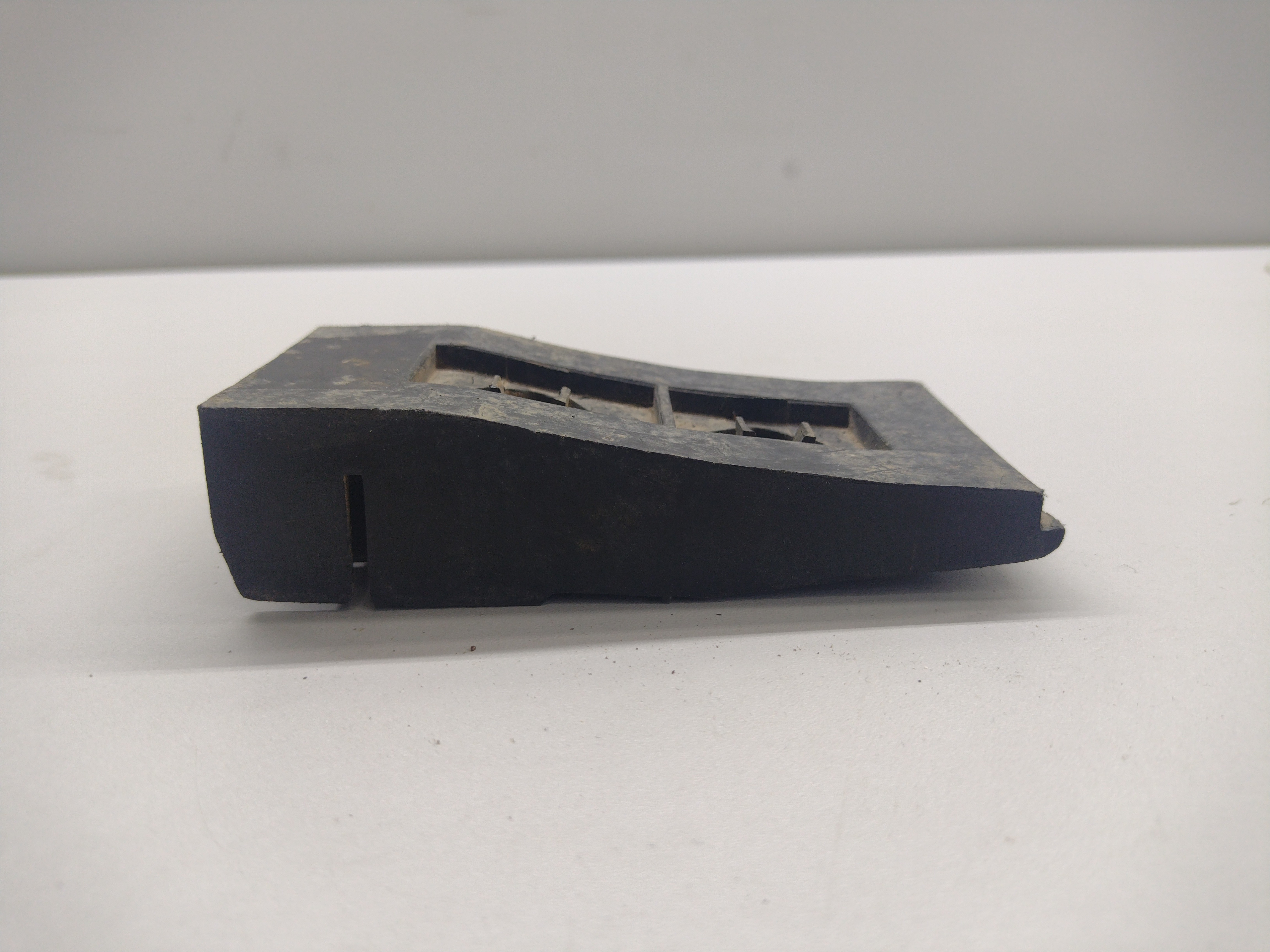 Suporte Guia Para-choque Traseiro Corsa Sedan 1996/2014 4