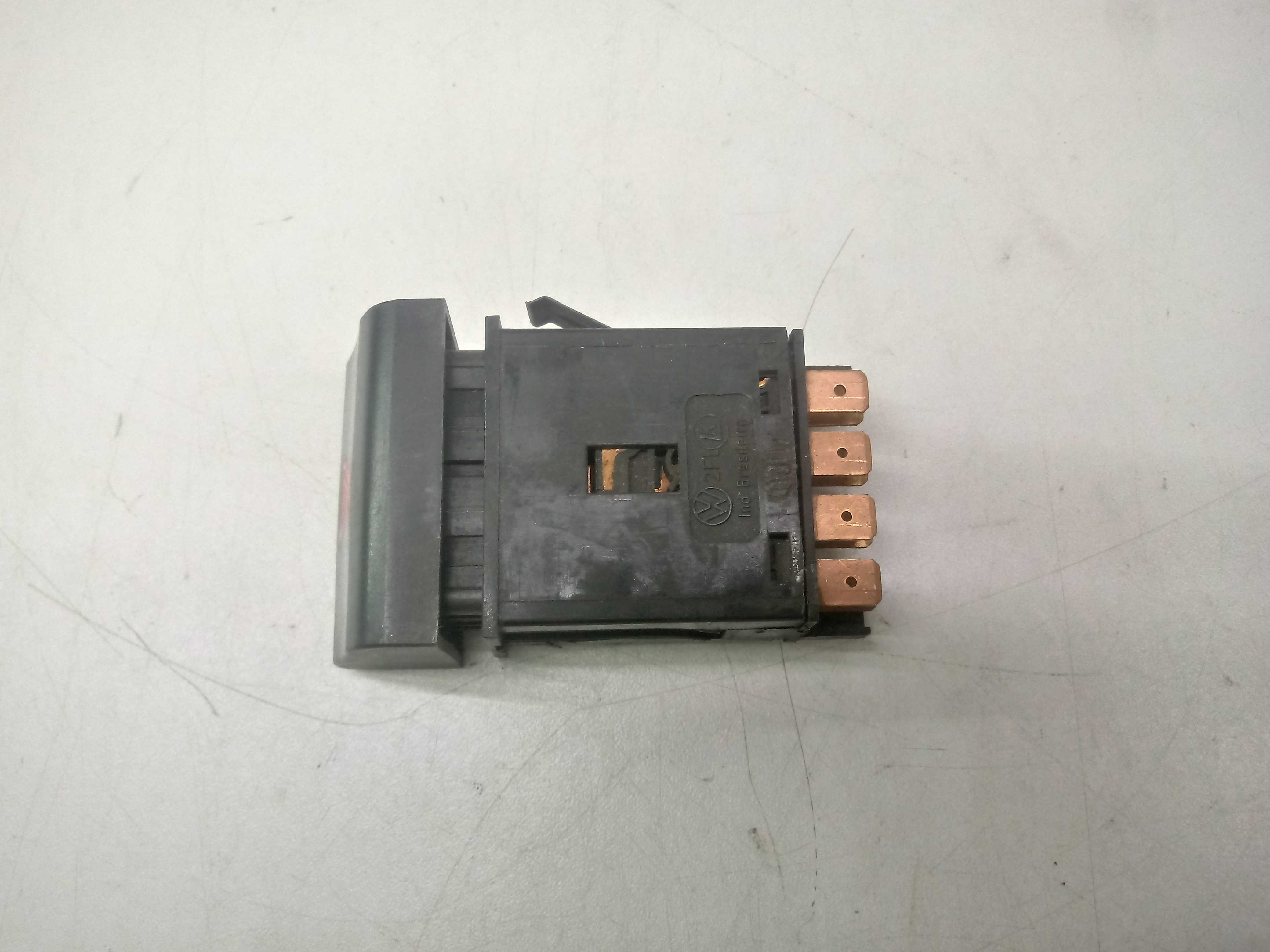 Botao Pisca Alerta Vw Fox 03/10 Preto 2