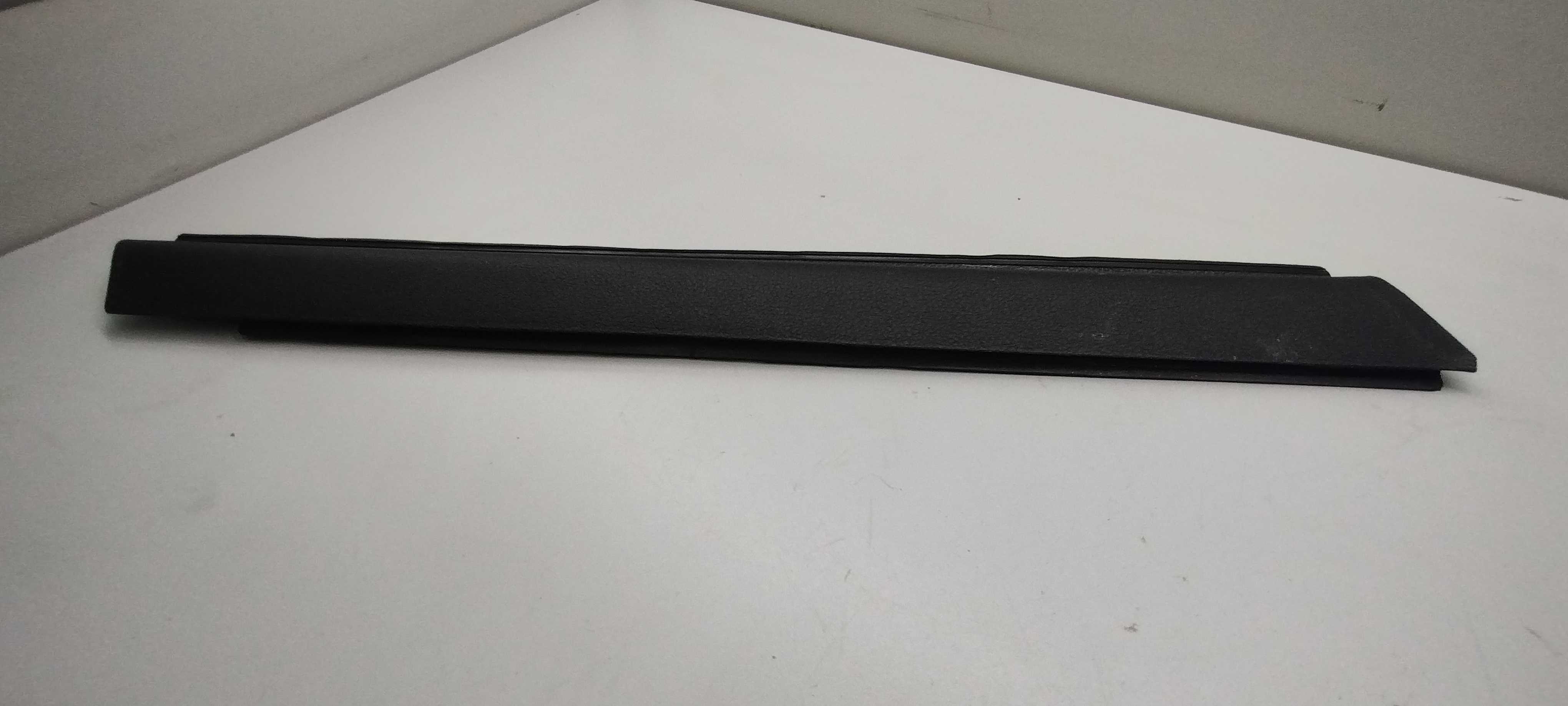 Moldura acabamento L/D fiat uno 2004 1