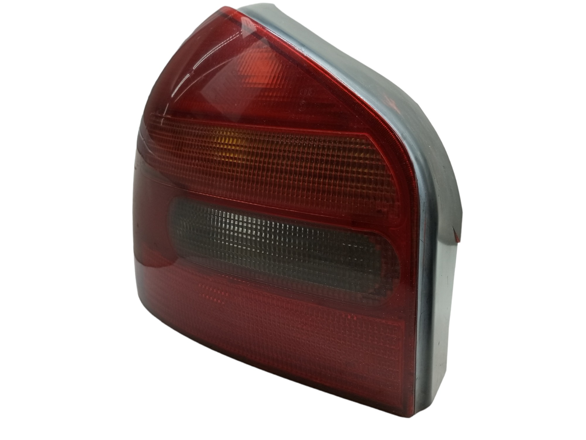 Lanterna Audi A3 Traseira Lado Esquerdo 96 98 2001 2004 Esquerdo Vermelho 9