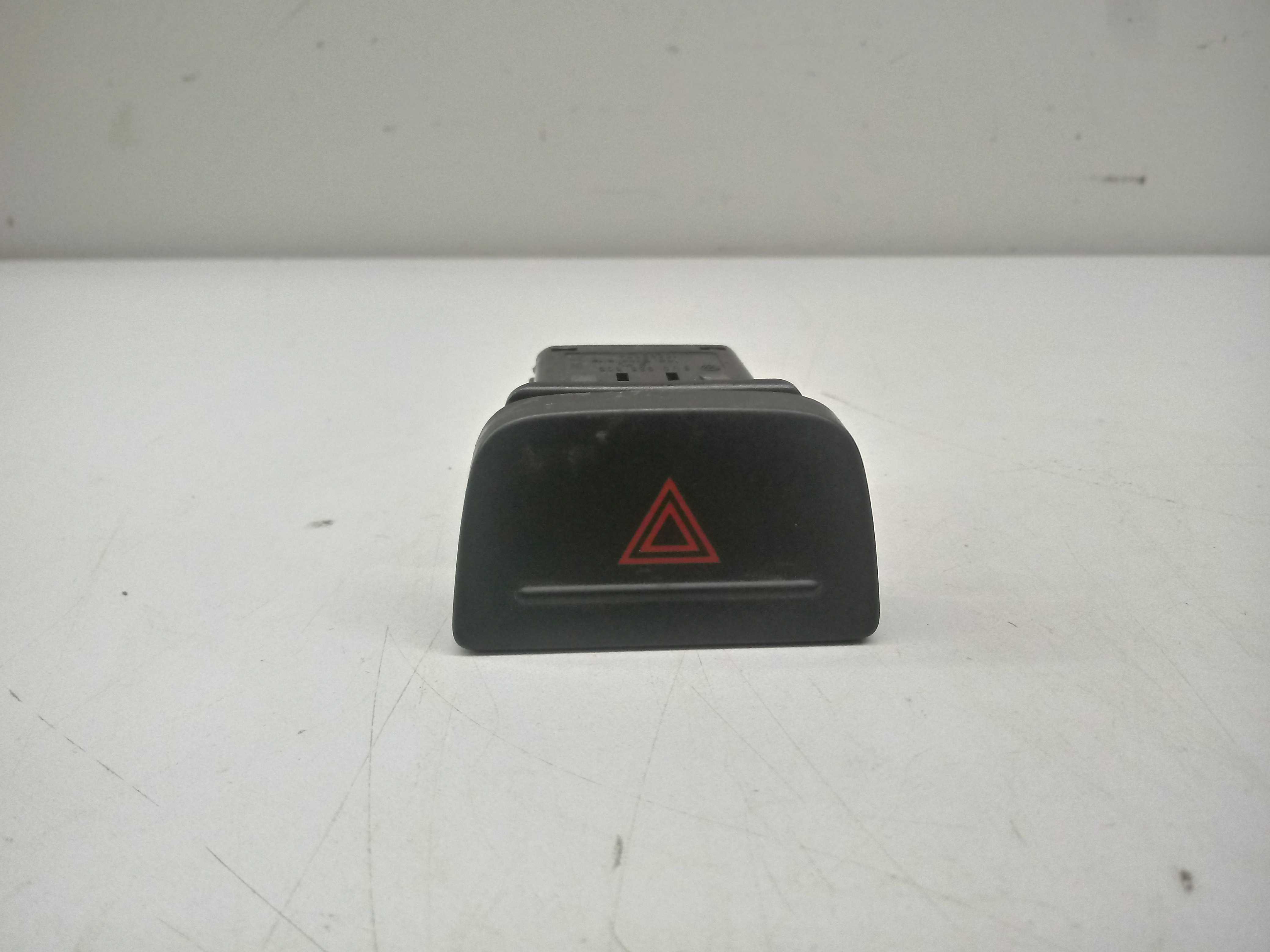 Botao Pisca Alerta Gol Voyage Saveiro G7 Preto 1