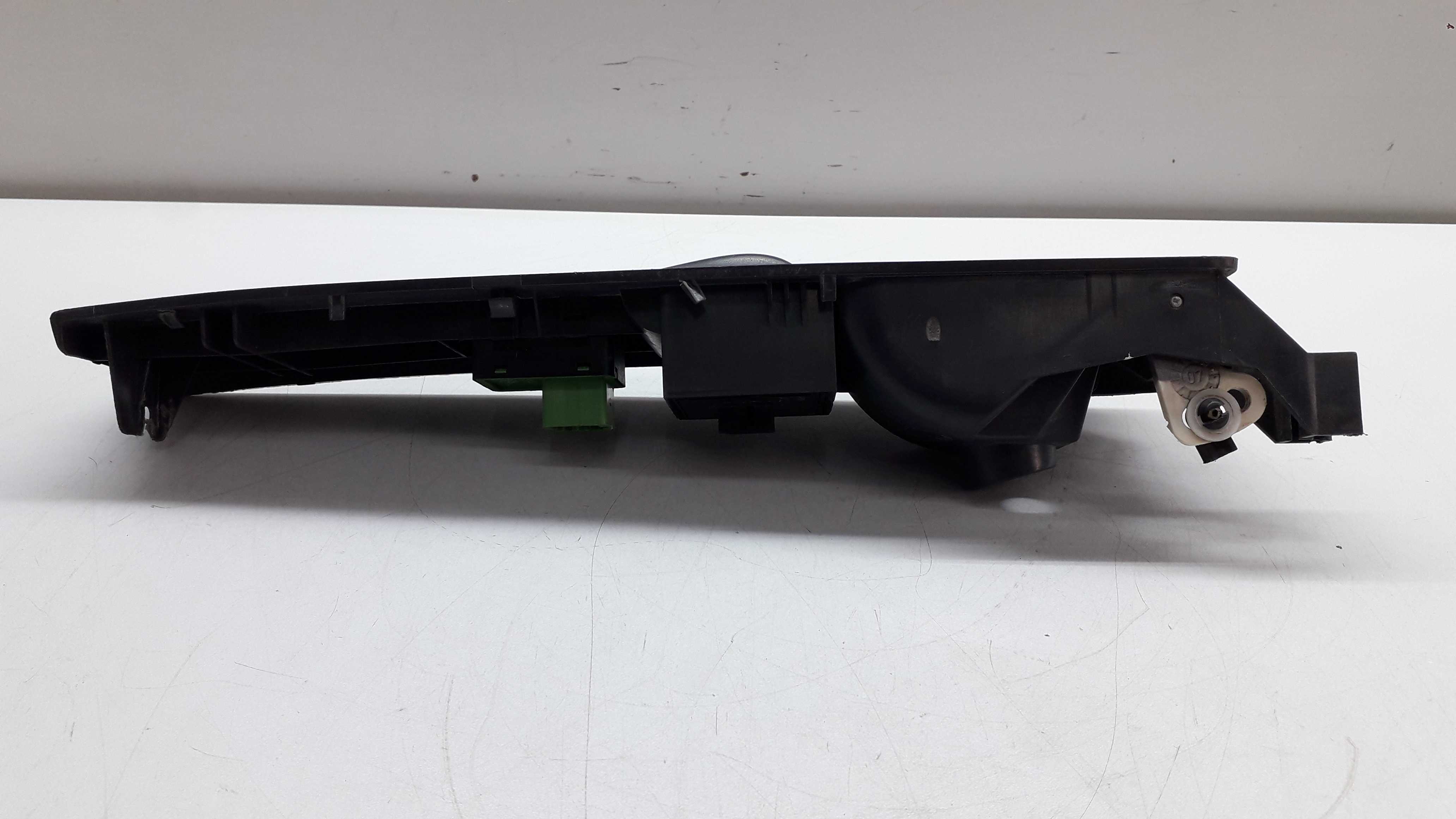 Moldura Com Botão Vidro Elétrico Lado Esquerdo Fiat Idea 08 3