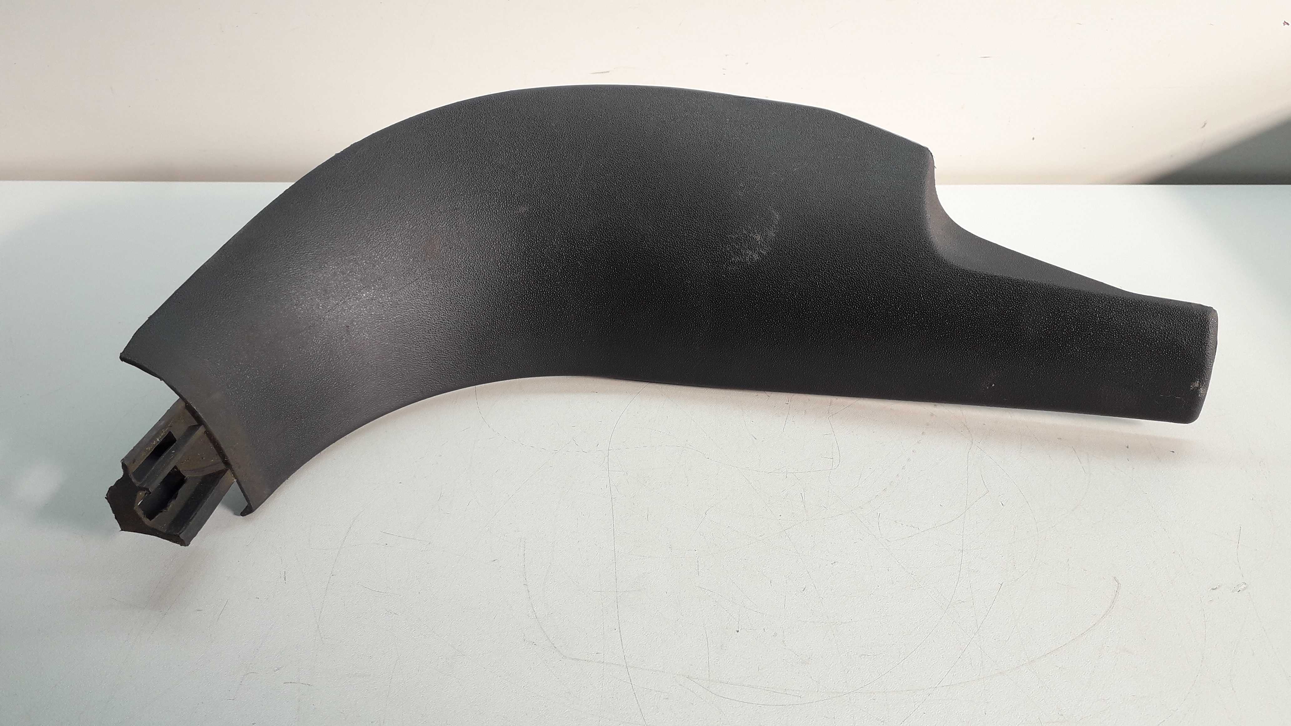 Moldura Pé Coluna Dianteira Direita Renault Megane 07/12 Preta 1