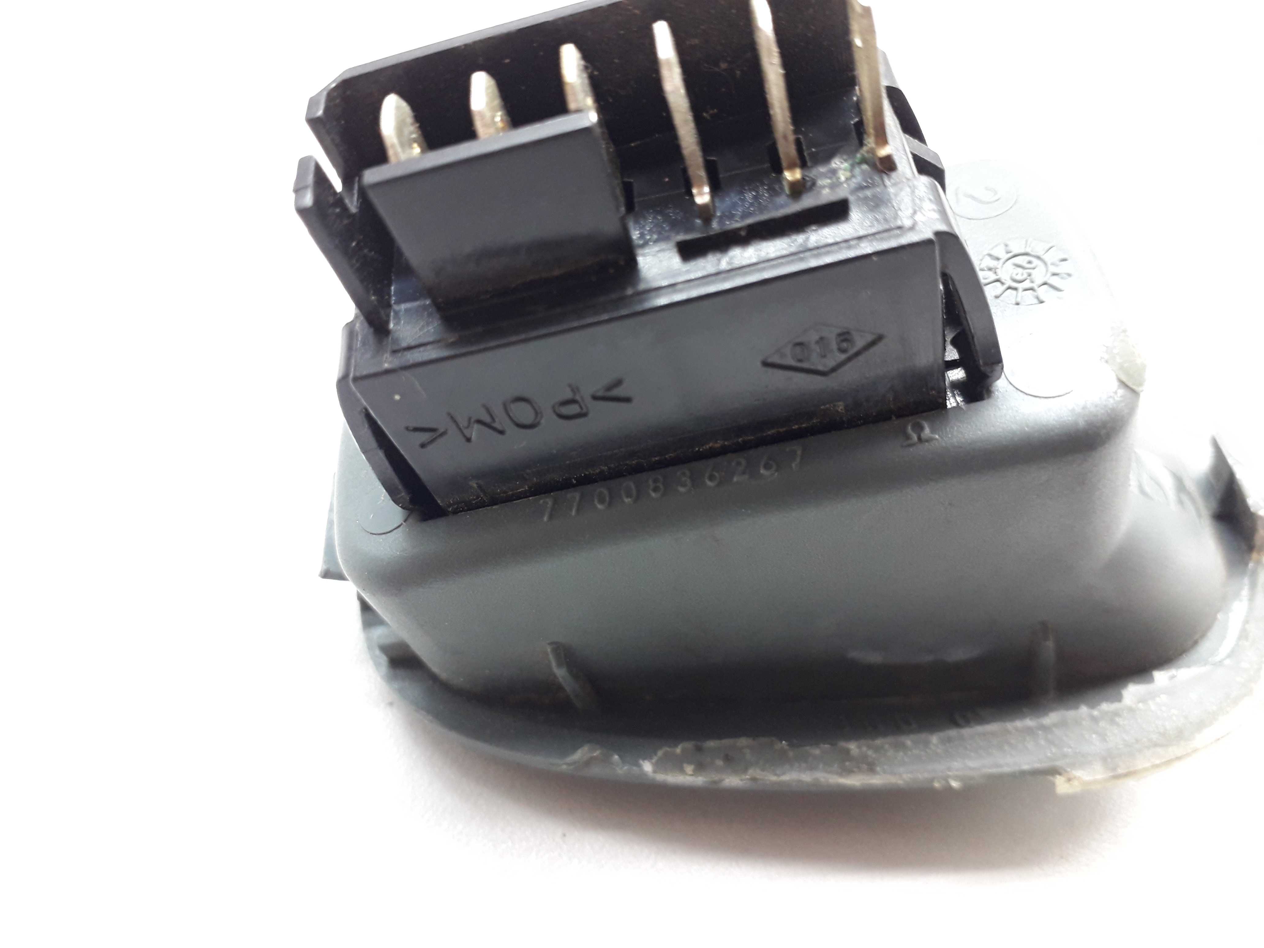 Moldura Botão Vidro Elétrico Traseiro Renault Scenic 99/06 7