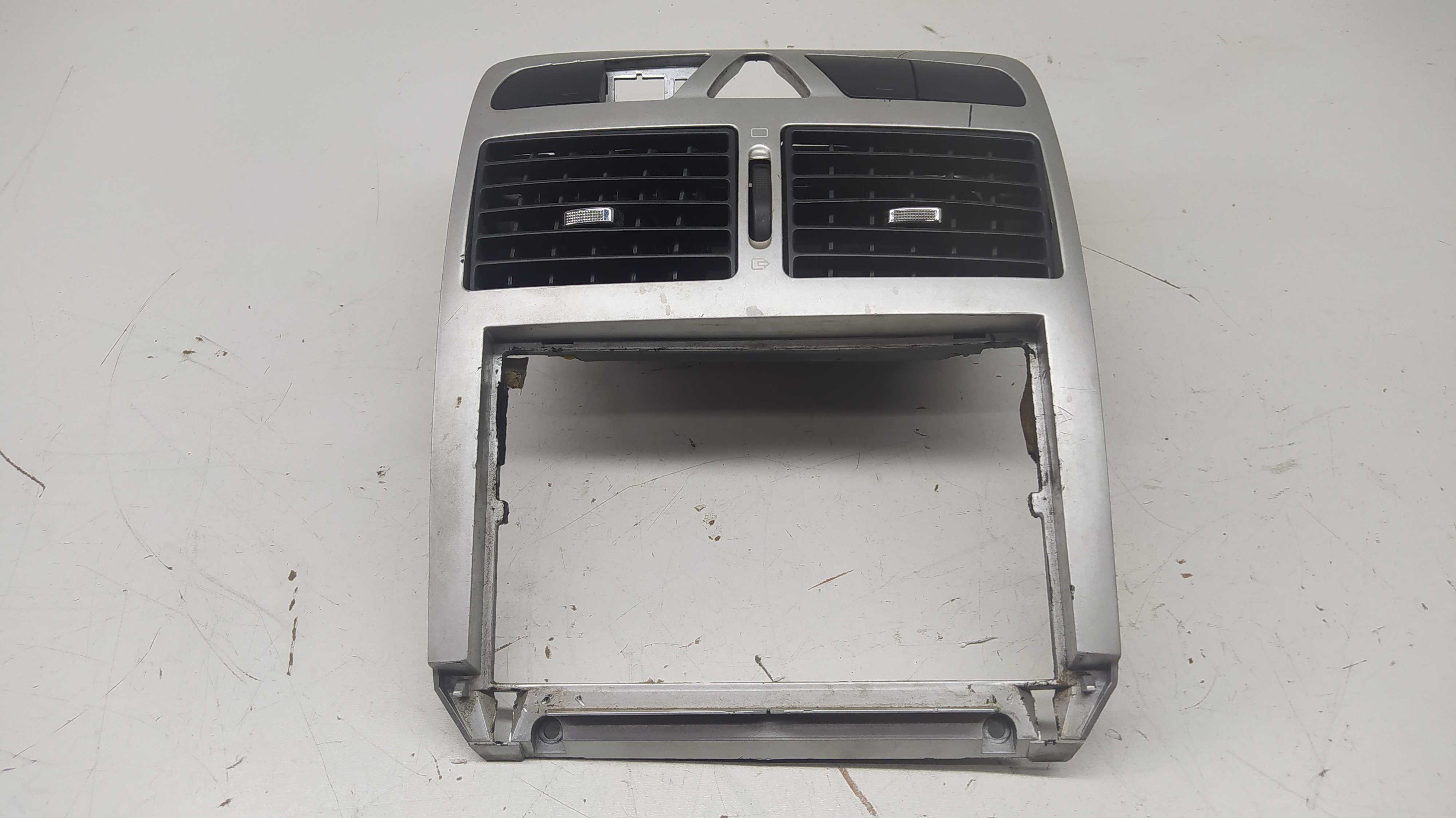 Moldura Central Do Painel Peugeot 307 Sedan 1