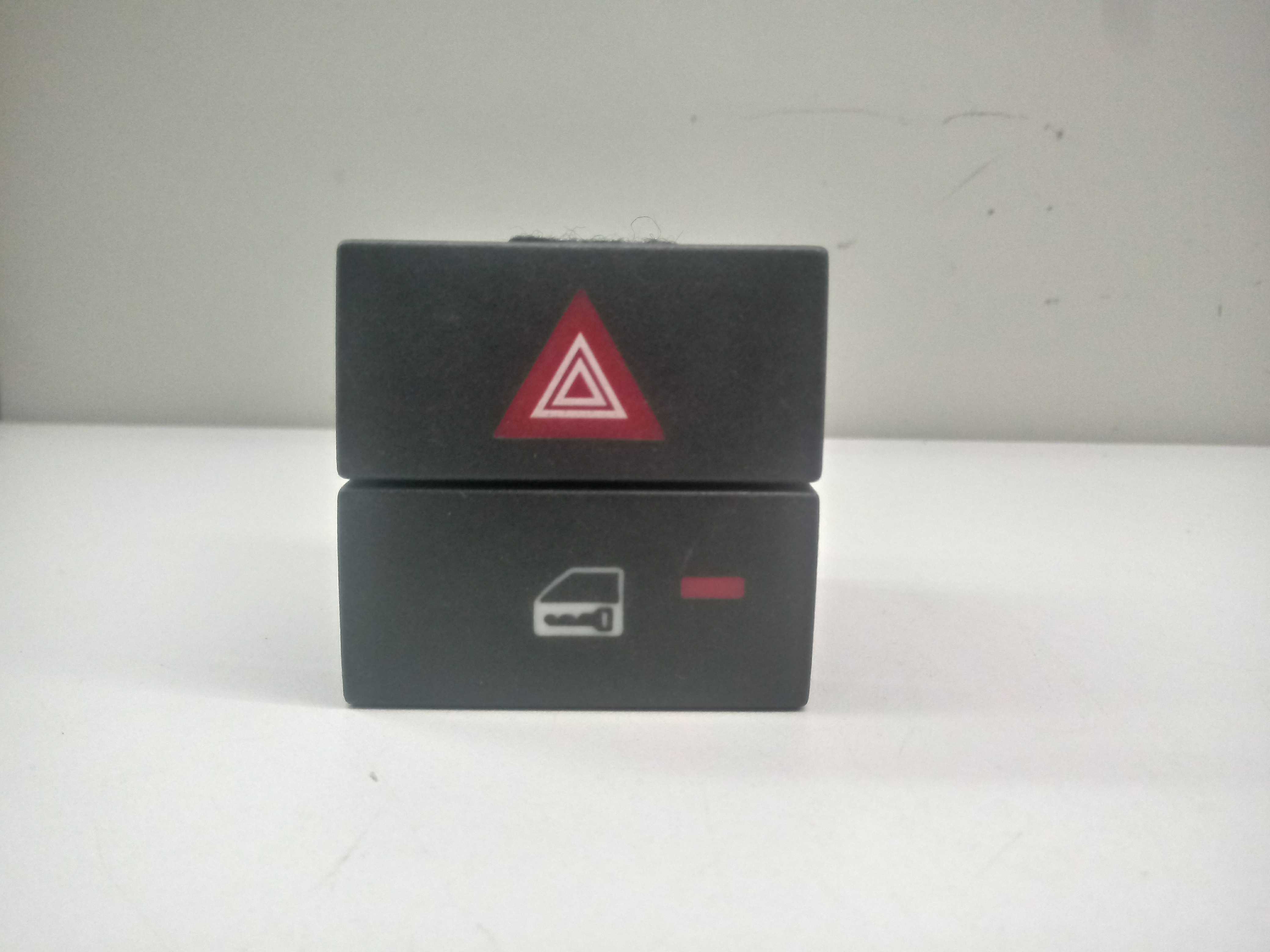 Botao Pisca Alerta Gm Vectra 06/11  Preto 1