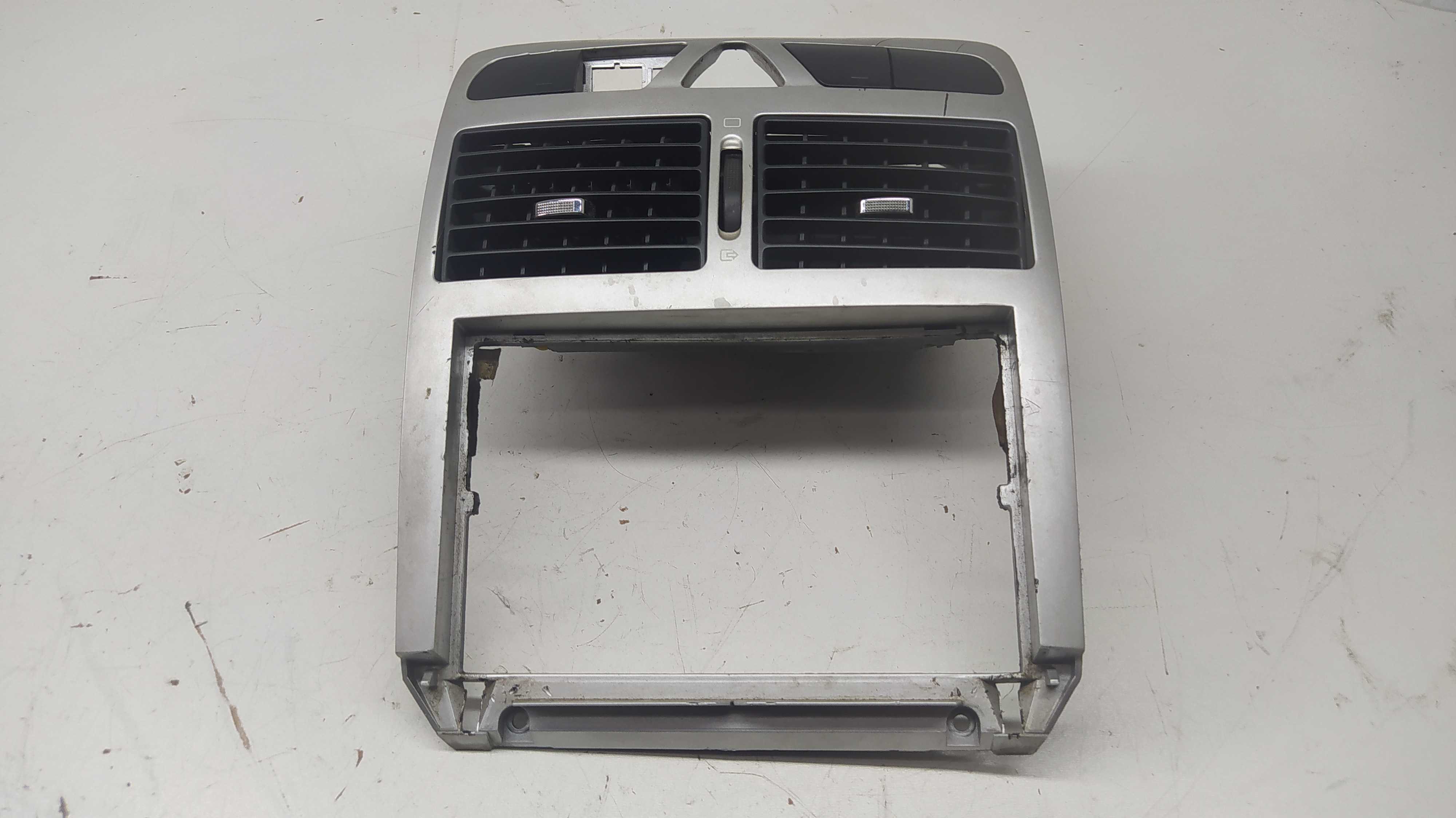 Moldura Central Do Painel Peugeot 307 Sedan 2