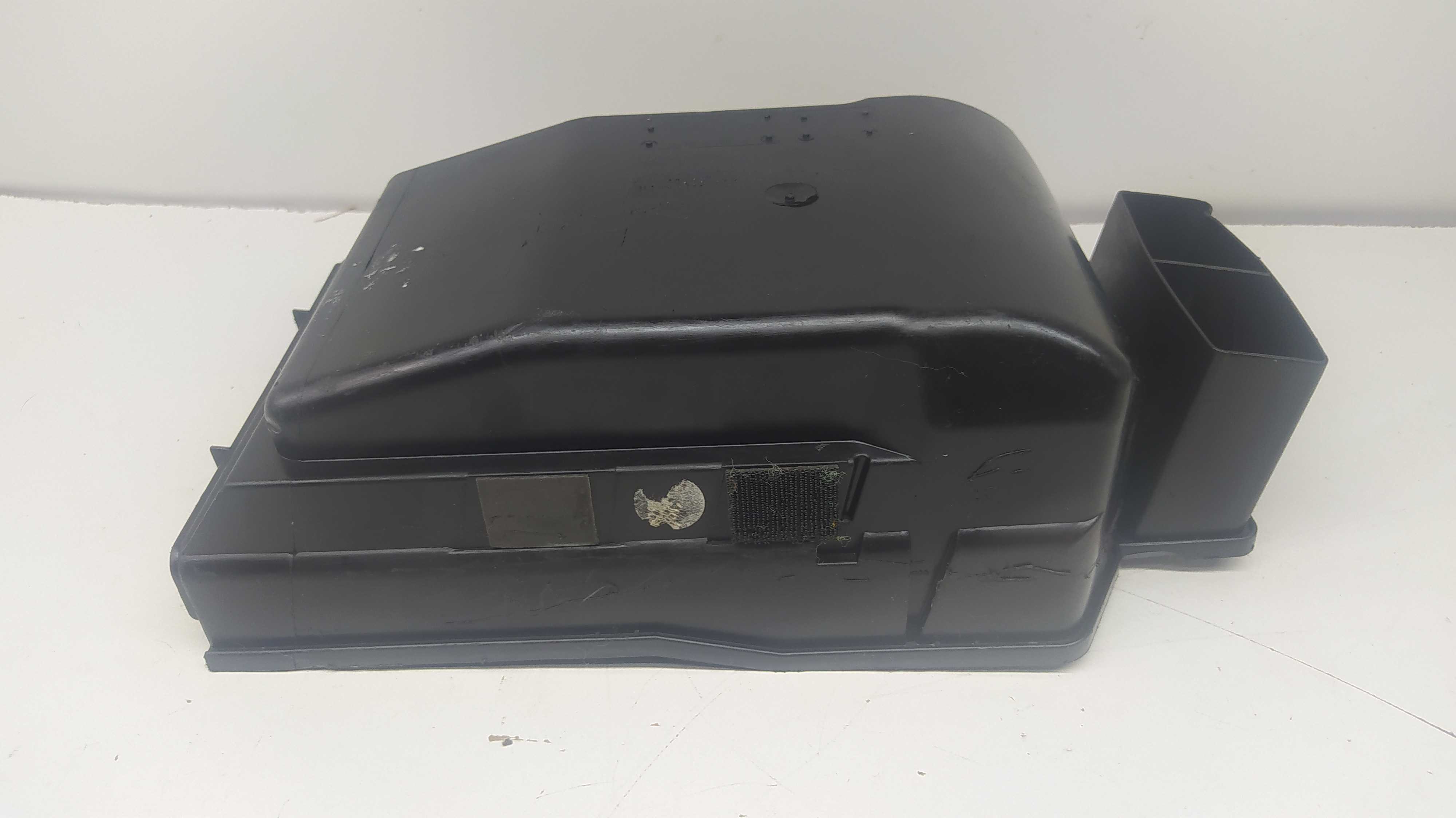 Carcaça Tampa Inferior Radiador Ar Quente Vw Polo 2003 2