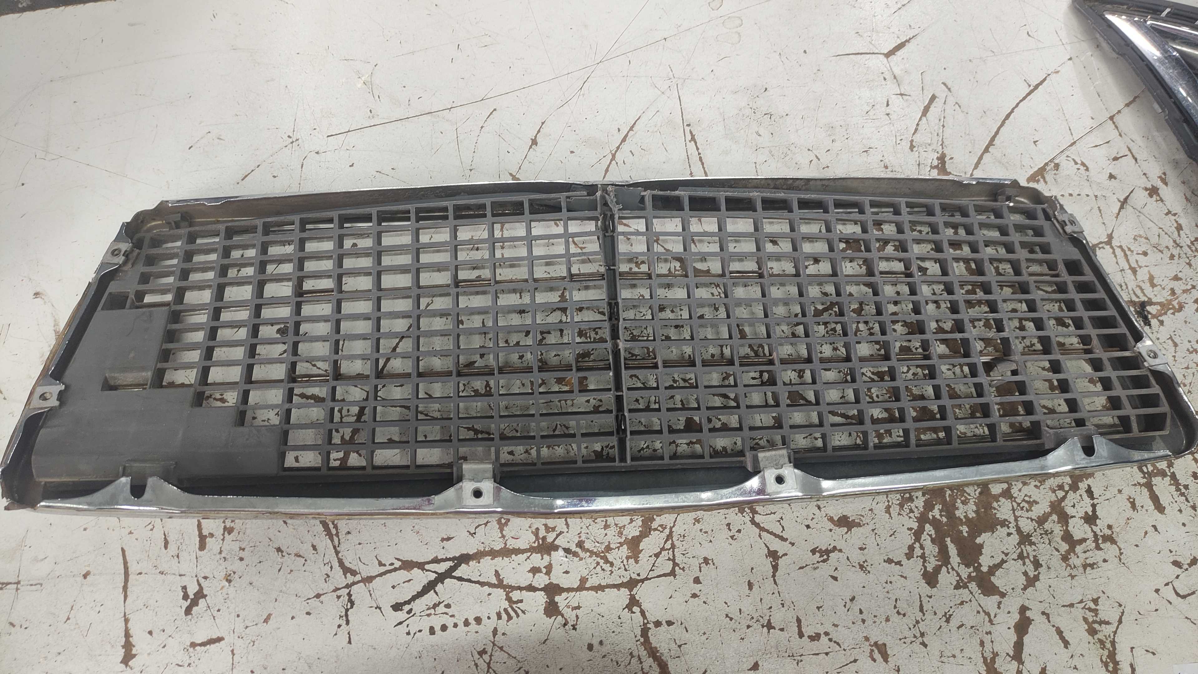 Grade Dianteira Mercedes C280 95 5