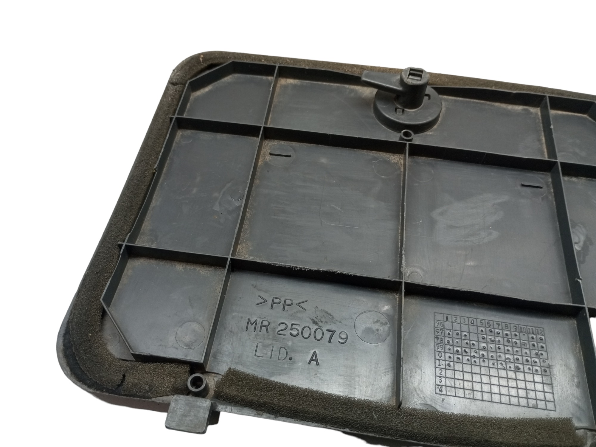 Tampa Lateral Porta Malas Pajero Sport 98 99 2000 2001 2002 Cinza 2