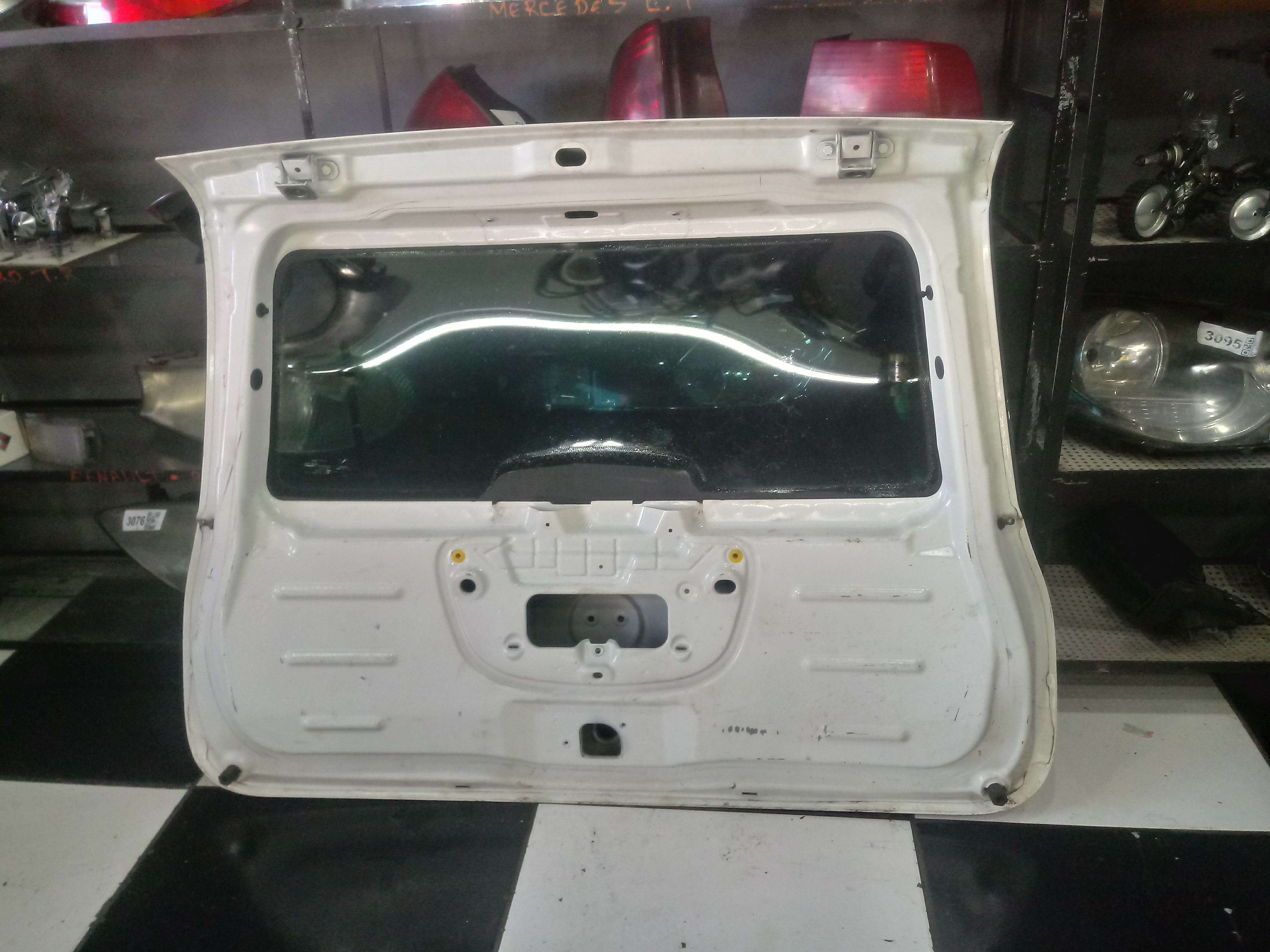 Tampa Traseira Fiat Uno Vivace 12/17 2