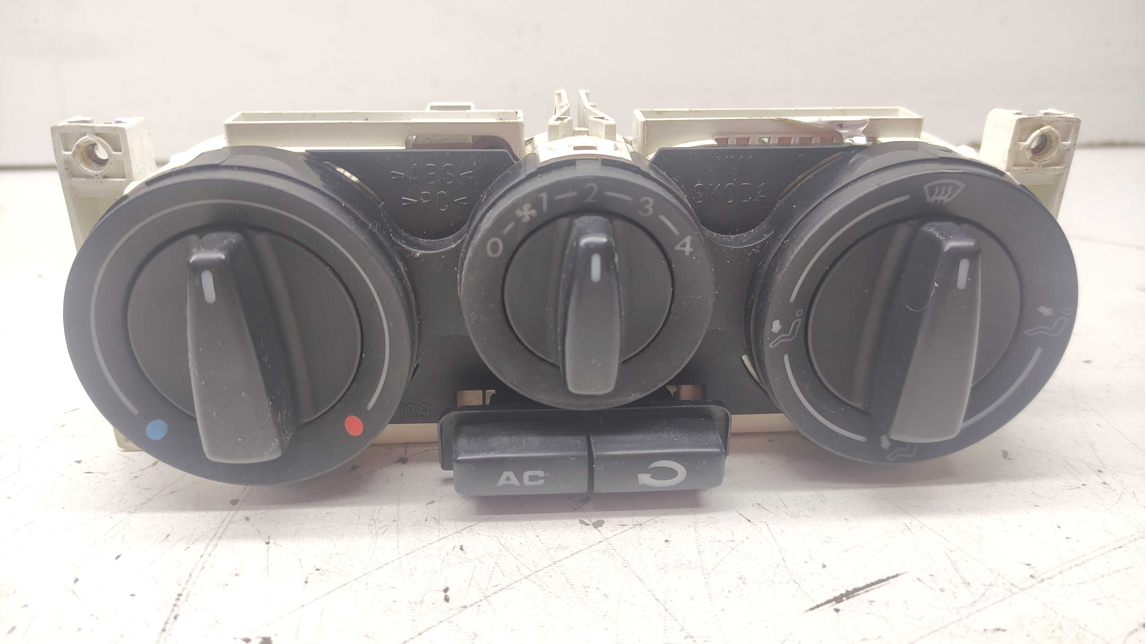 Comando Ar Condicionado Vw Golf 99 1