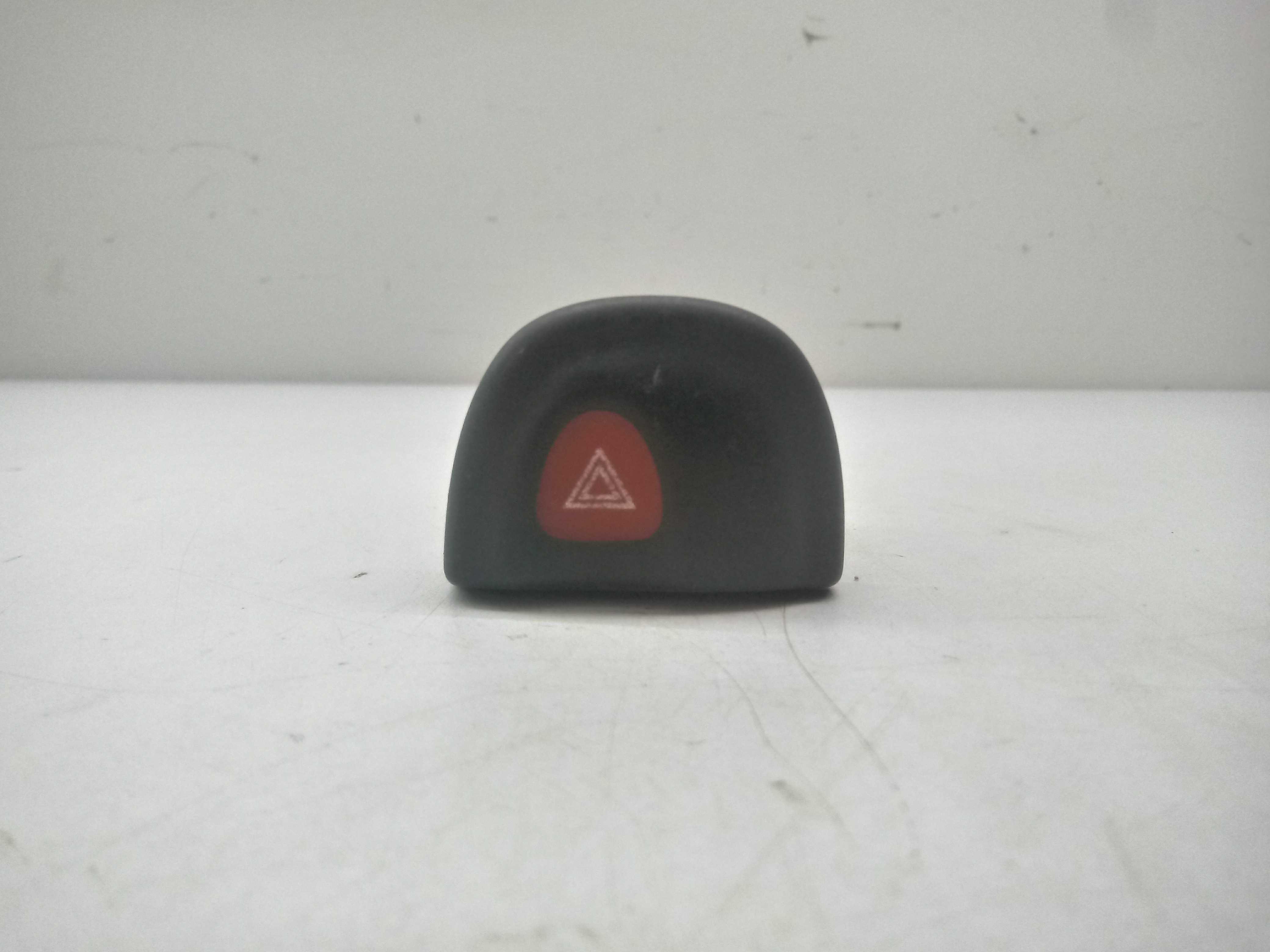 Botao Pisca Alerta Renault Scenic 00/03  Preto 1