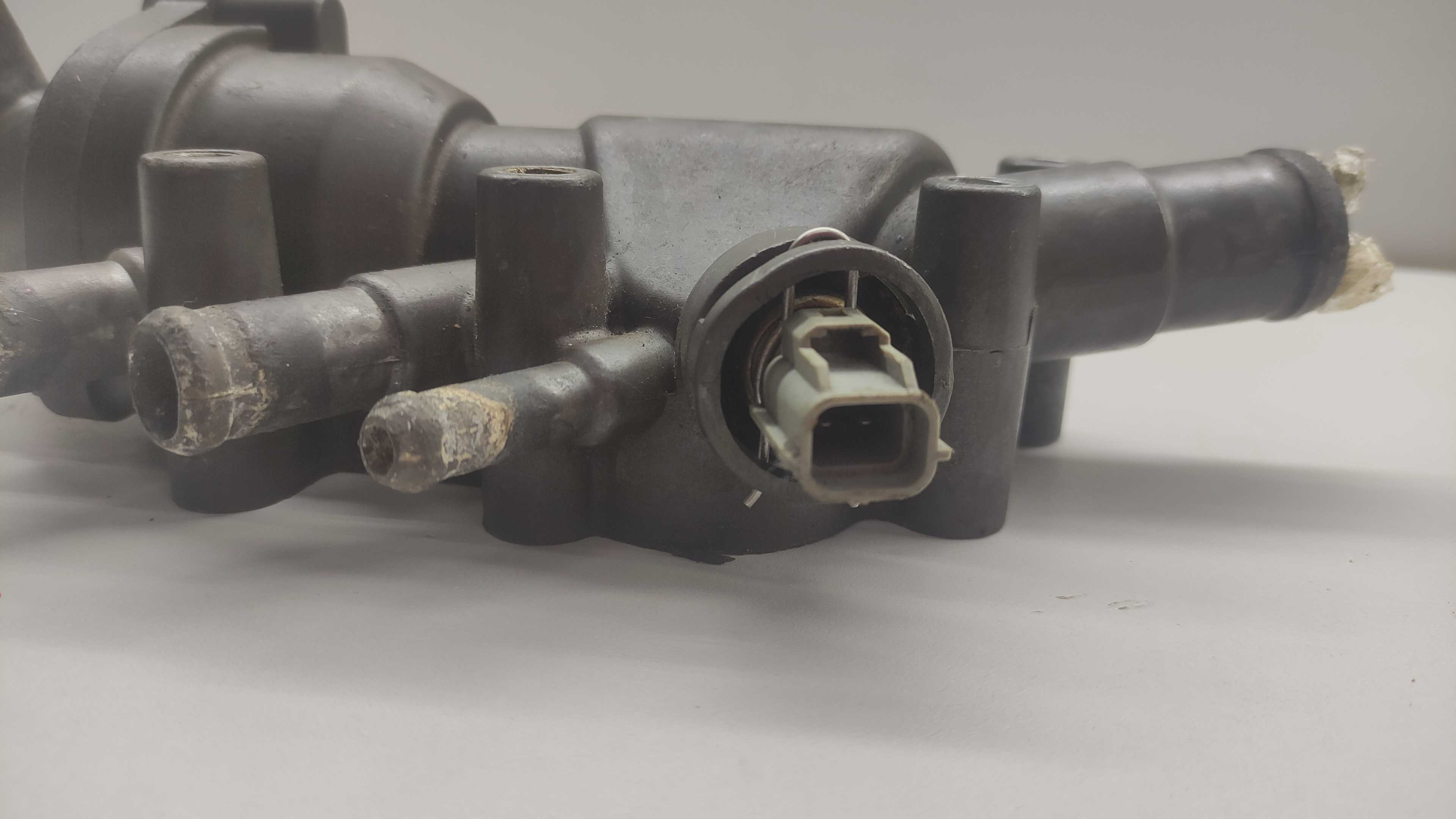 Carcaça Da Válvula Termostatica Ford Courier 3