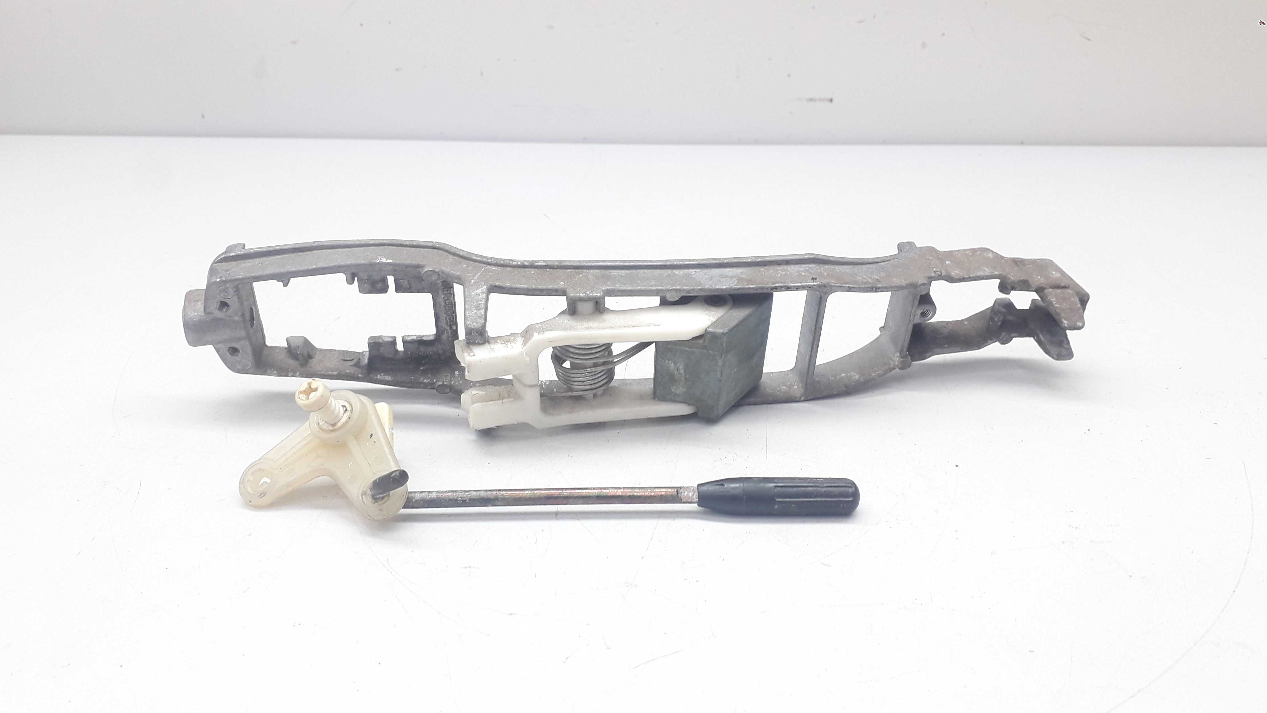 Suporte Maçaneta Traseira Esquerda Mercedes C180 C280 93/00 2