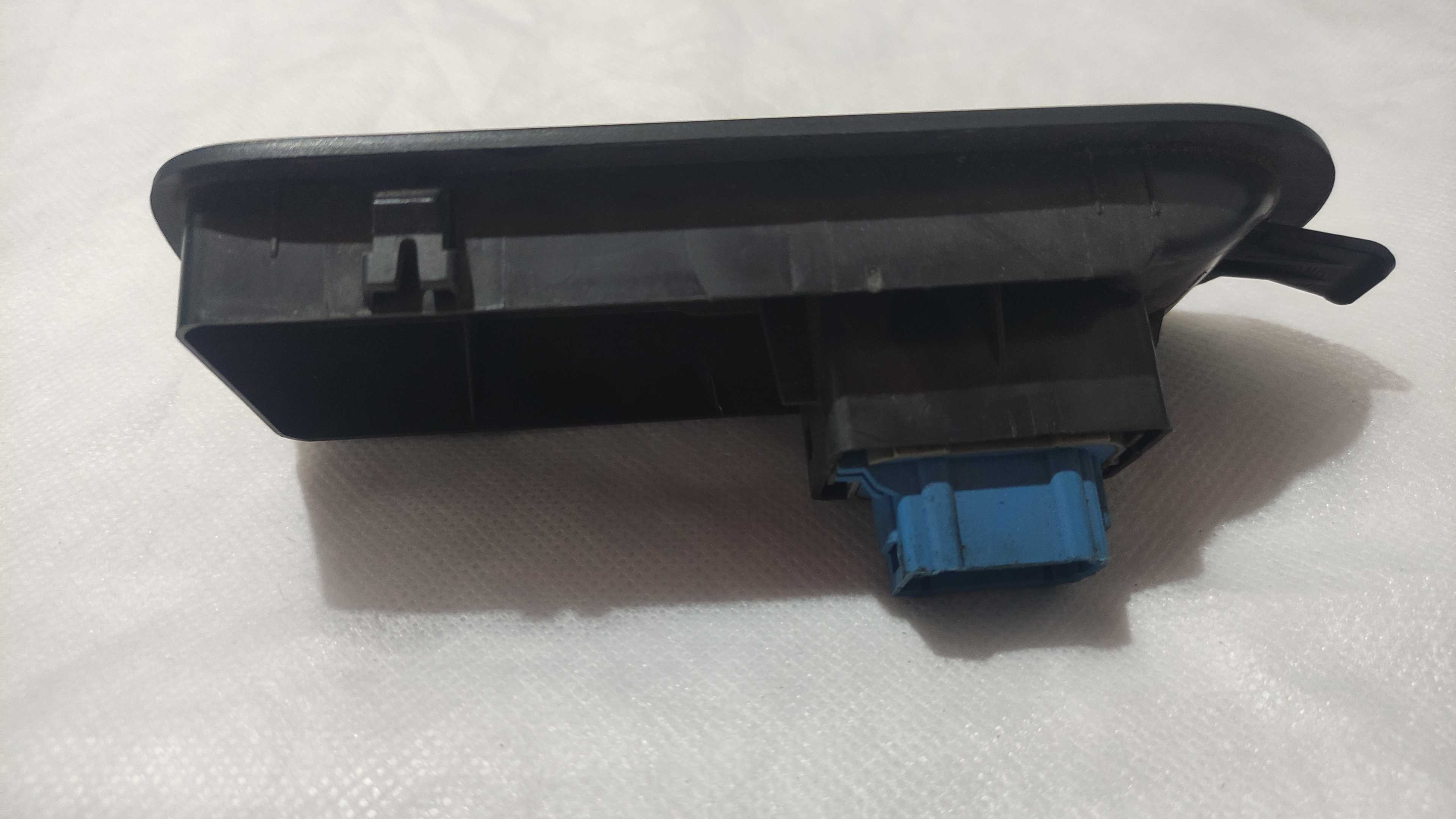 Botão Vidro Elétrico Dianteiro Direito Logan Sandero 3