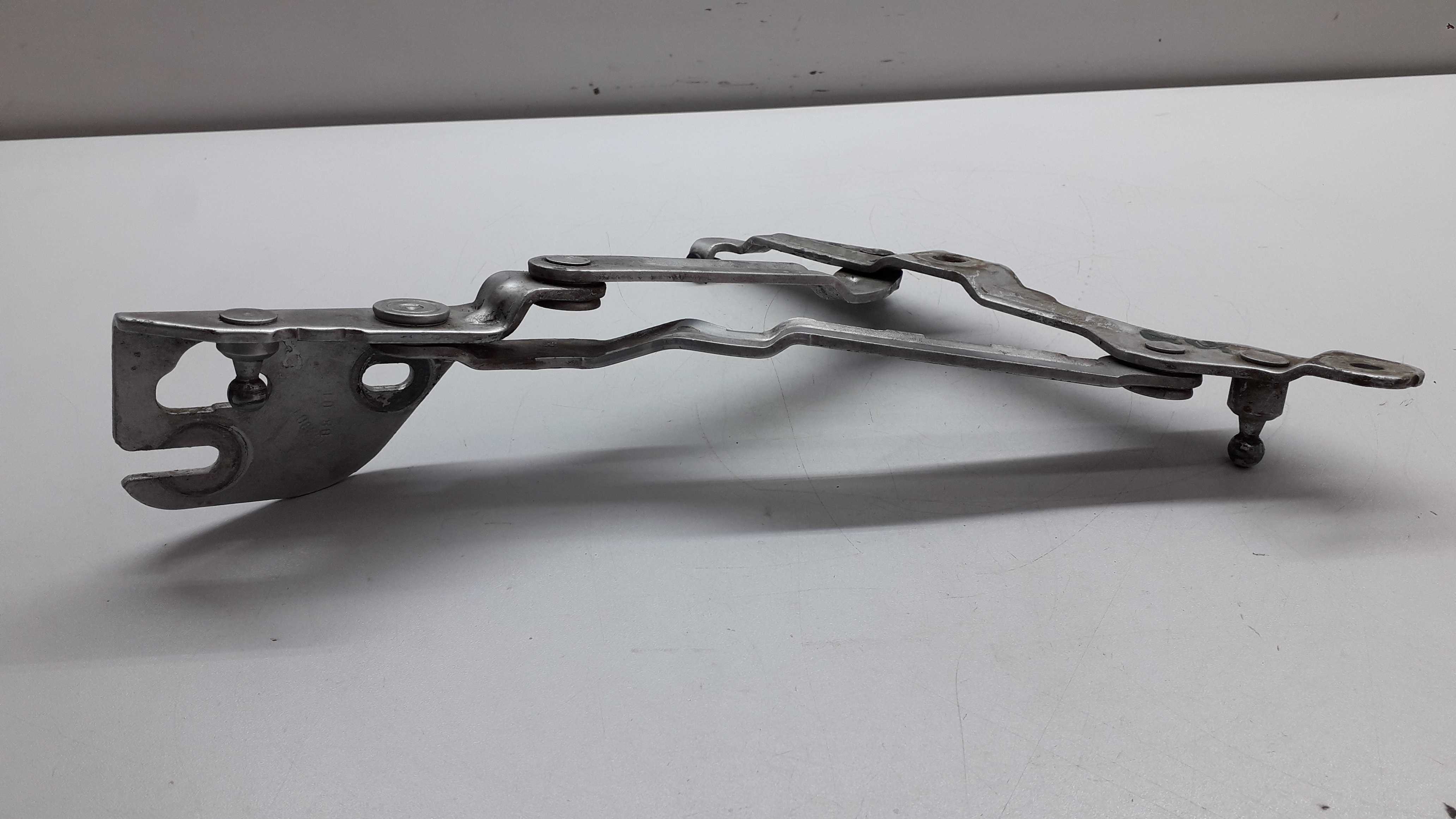 Dobradiça Tampa Traseira Lado Direito Audi A4 1999 4