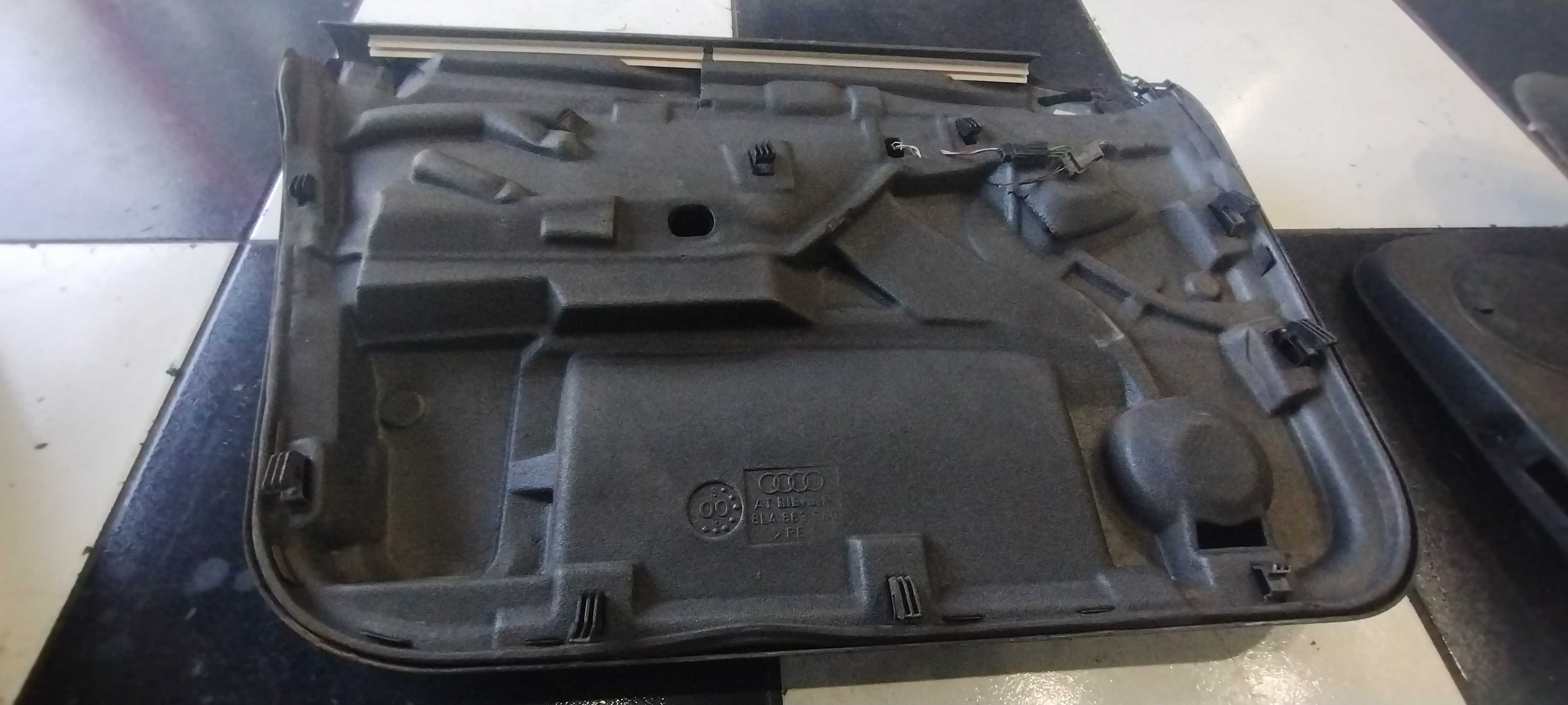 Forro De Porta Dianteiro Direito Audi A3 2000 Preto 2