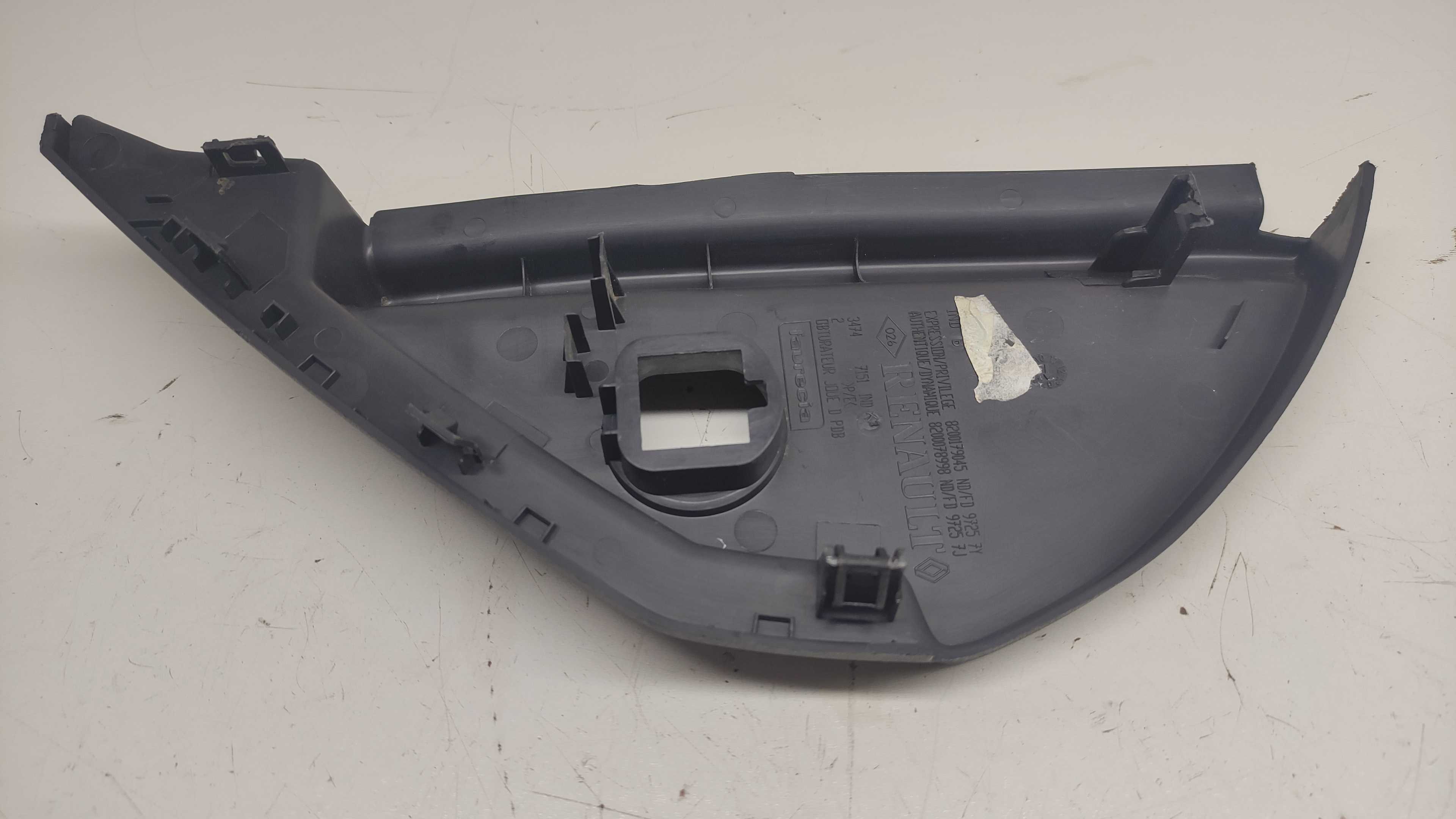Acabamento Lateral Lado Direito Renault Megane 3