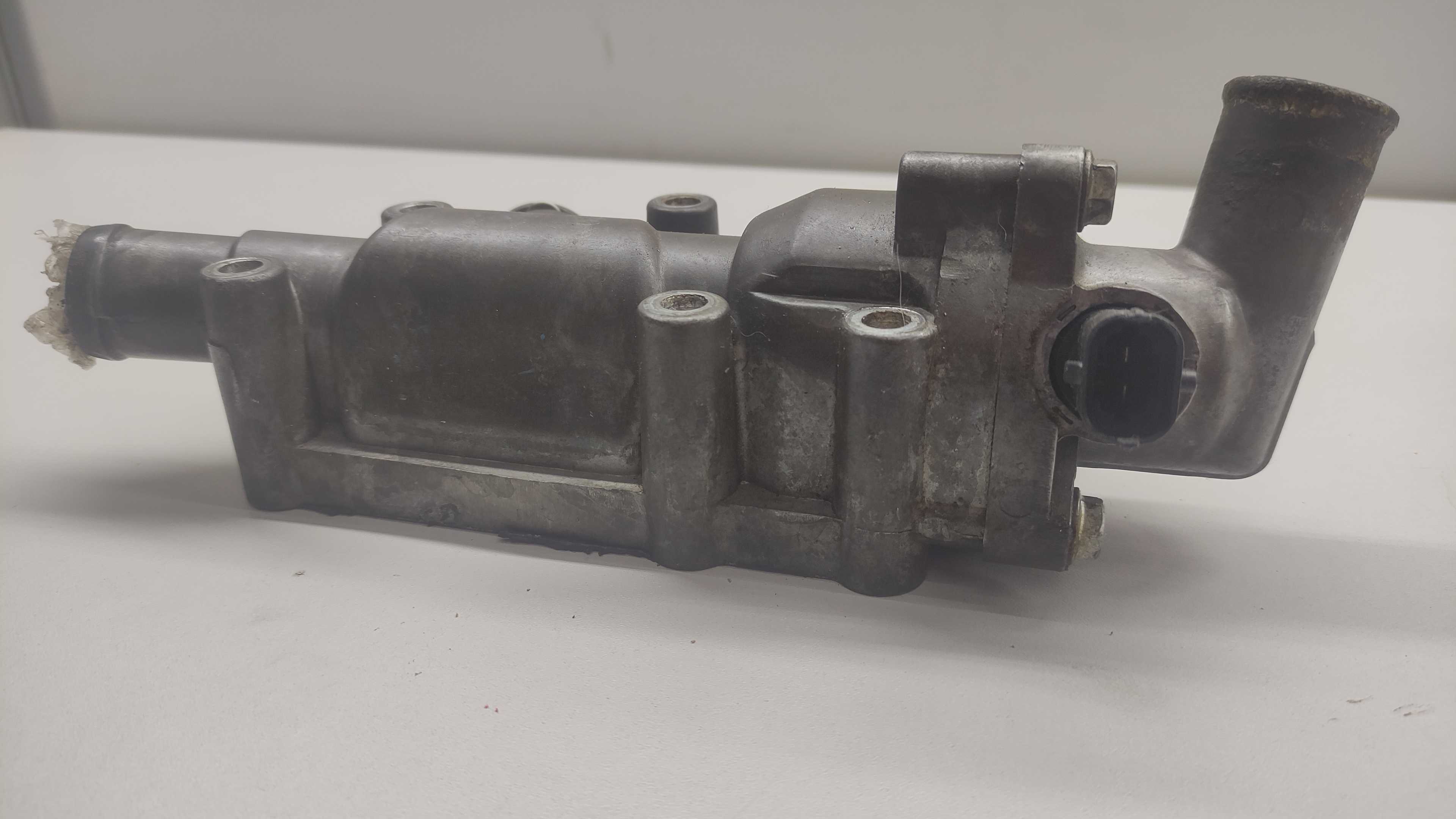 Carcaça Da Válvula Termostatica Ford Courier 4
