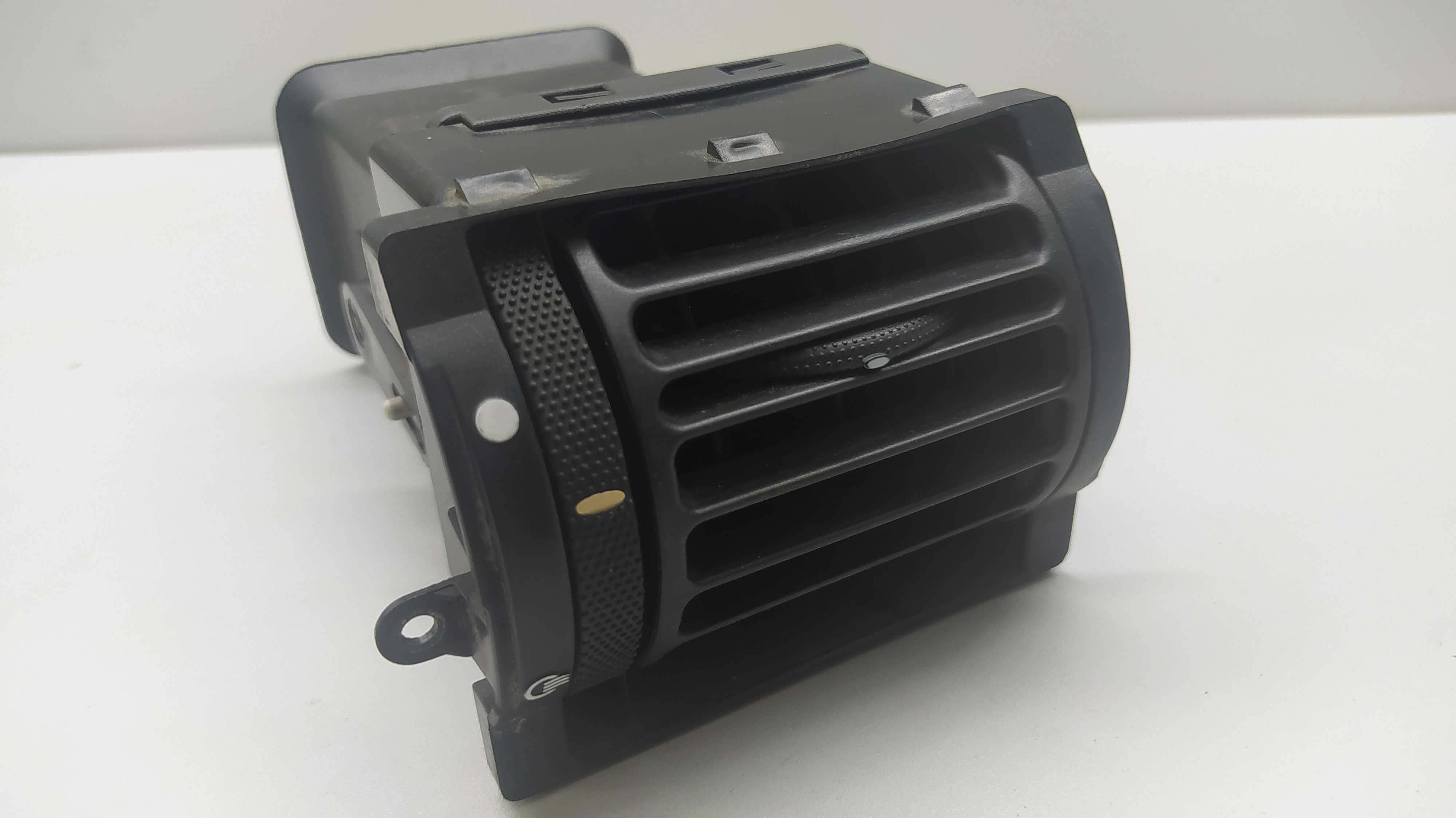 Difusor De Ar Esquerdo Ford Escort 1