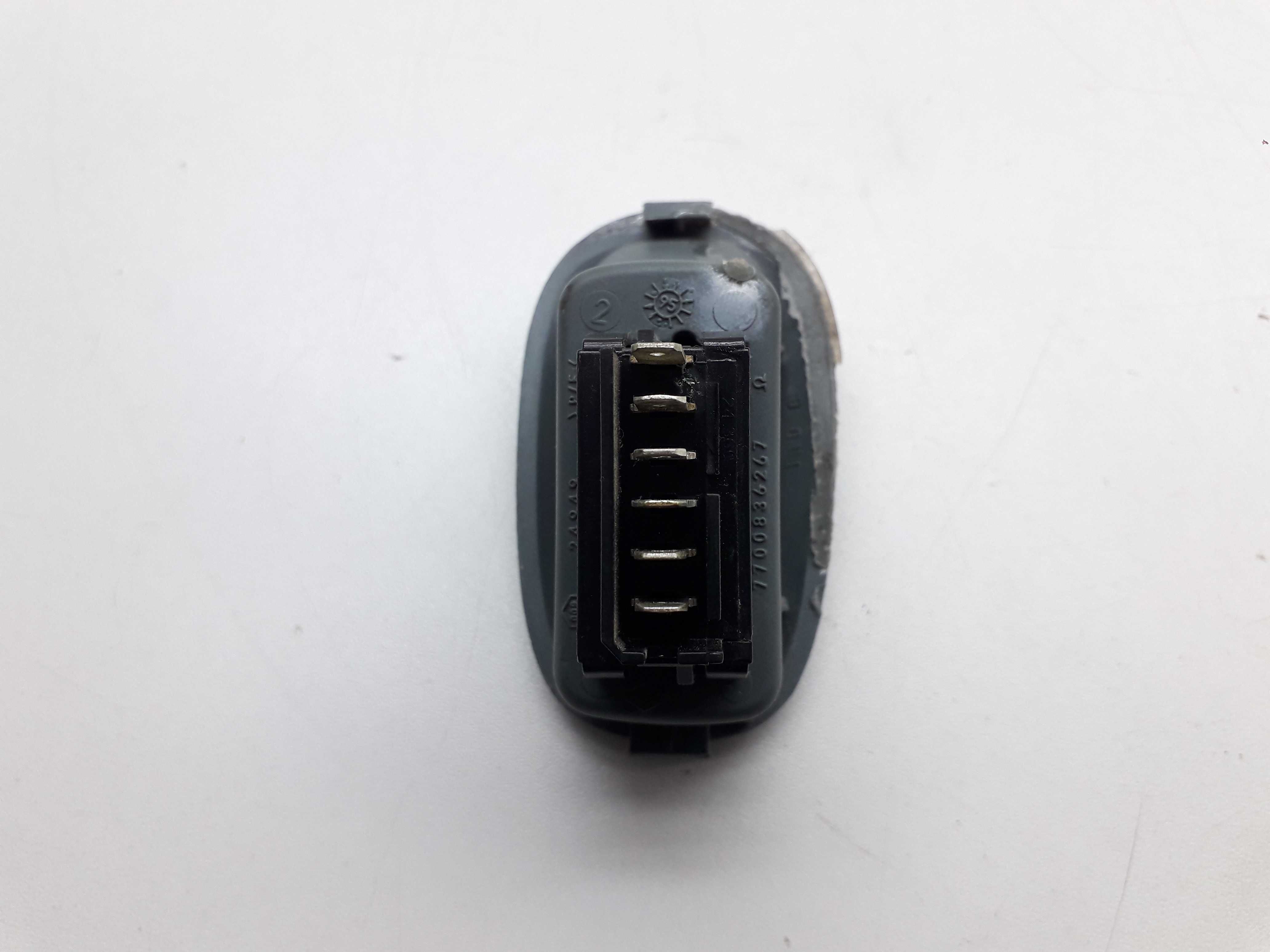 Moldura Botão Vidro Elétrico Traseiro Renault Scenic 99/06 6