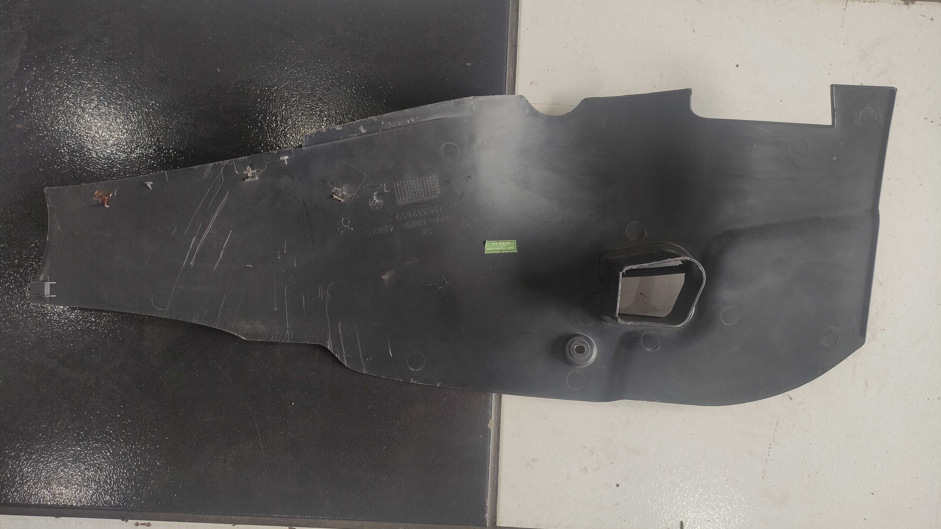 Moldura Acabamento Lateral Traseiro L/e Fiat Stilo 2003 2