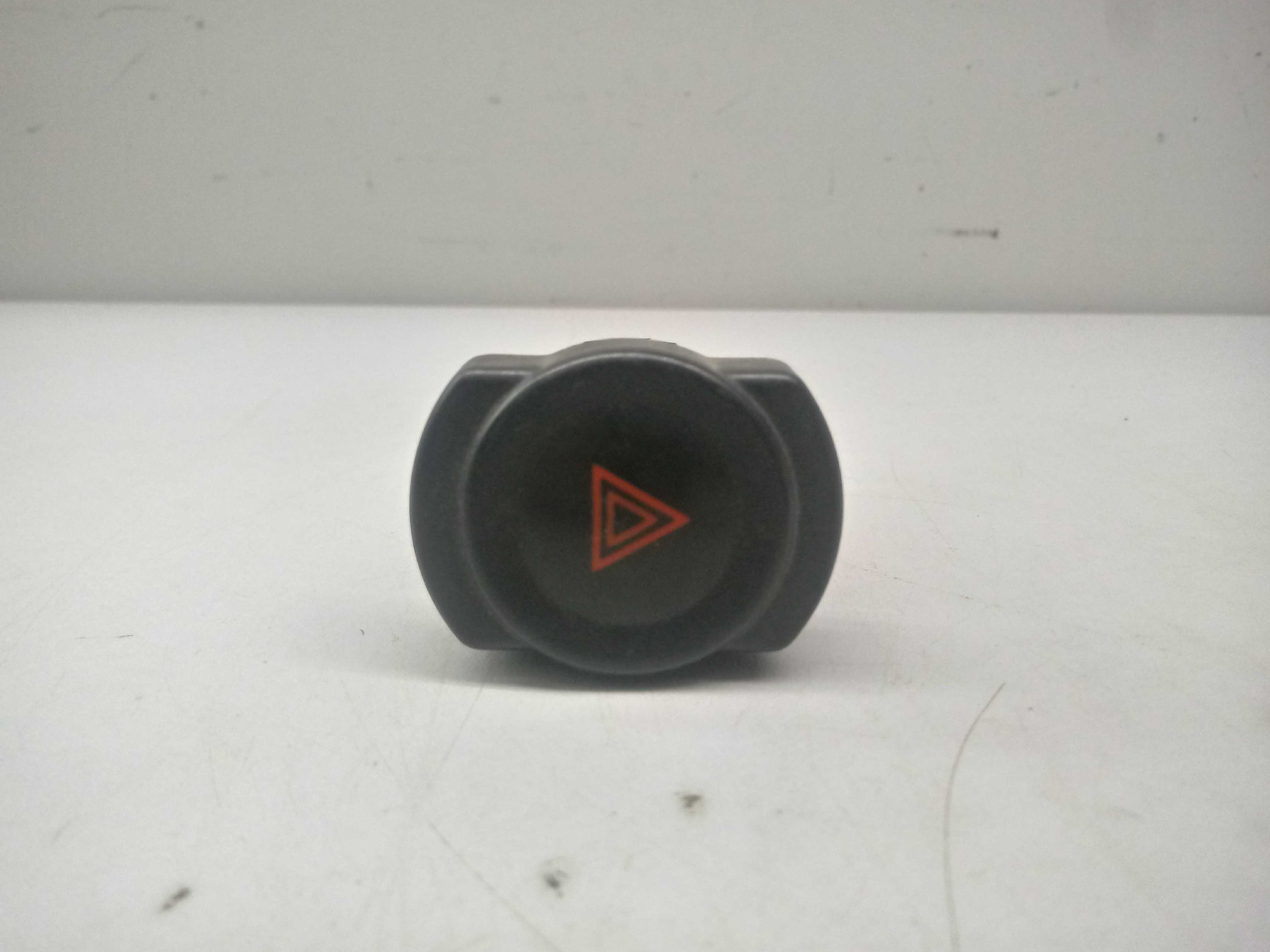 Botao Pisca Alerta Renault Logan Sandero 08/14 Preto/vermelho 1