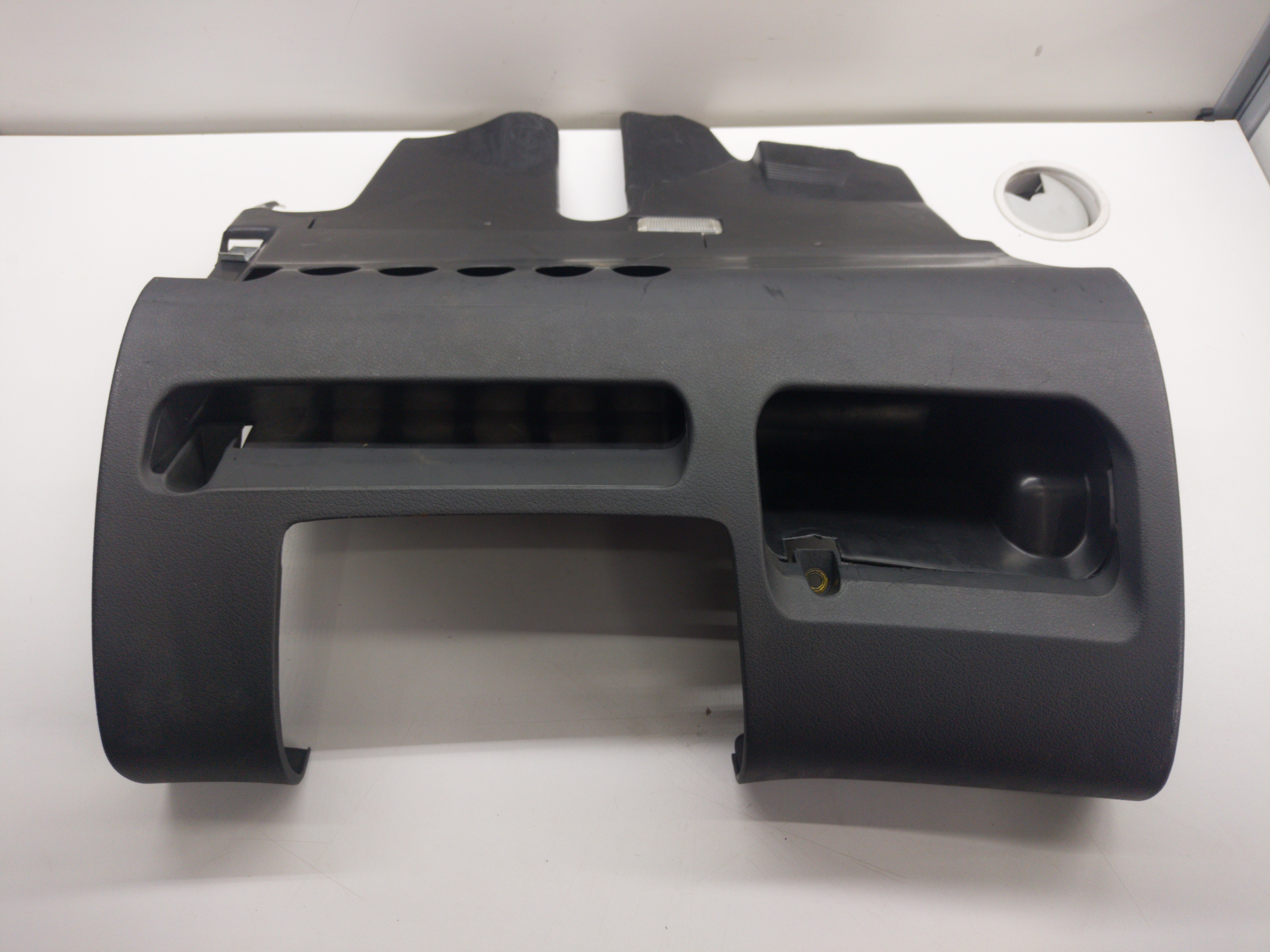 Acabamento Inferior Painel Esquerdo Audi A4 95/99 Avariado