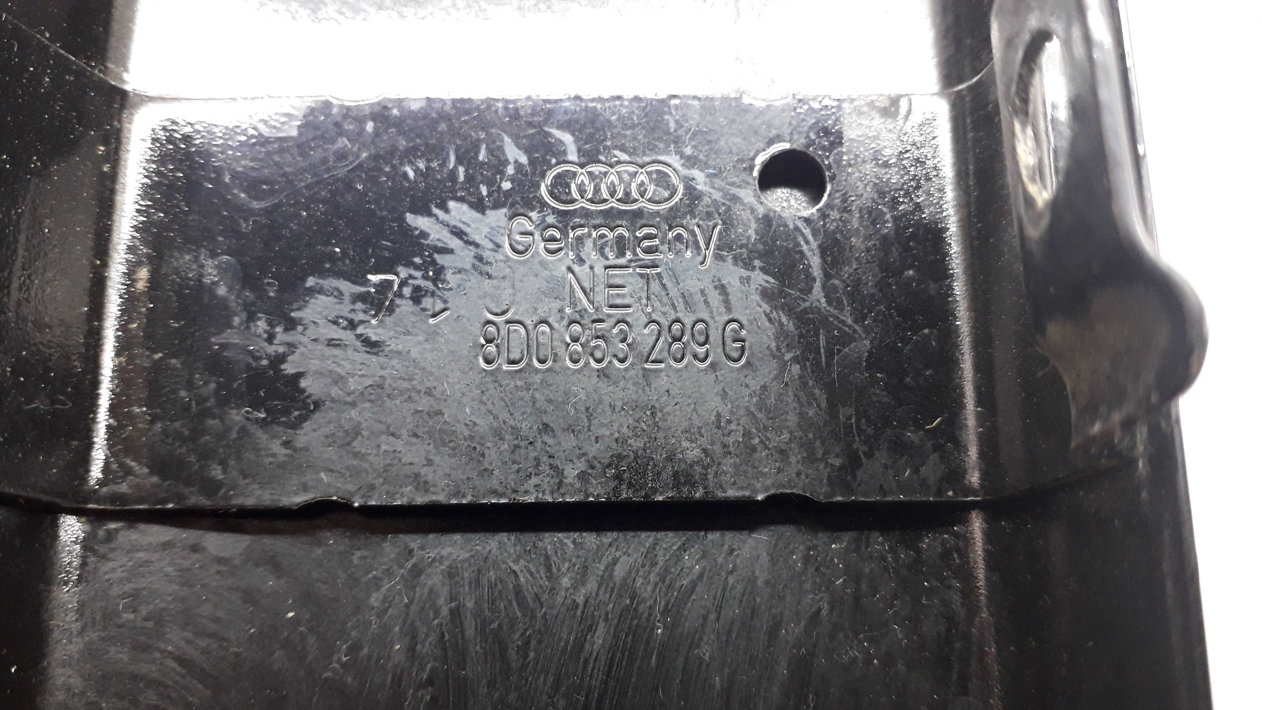 Acabamento Externo Coluna Lado  Esquerdo Audi A4 99 5