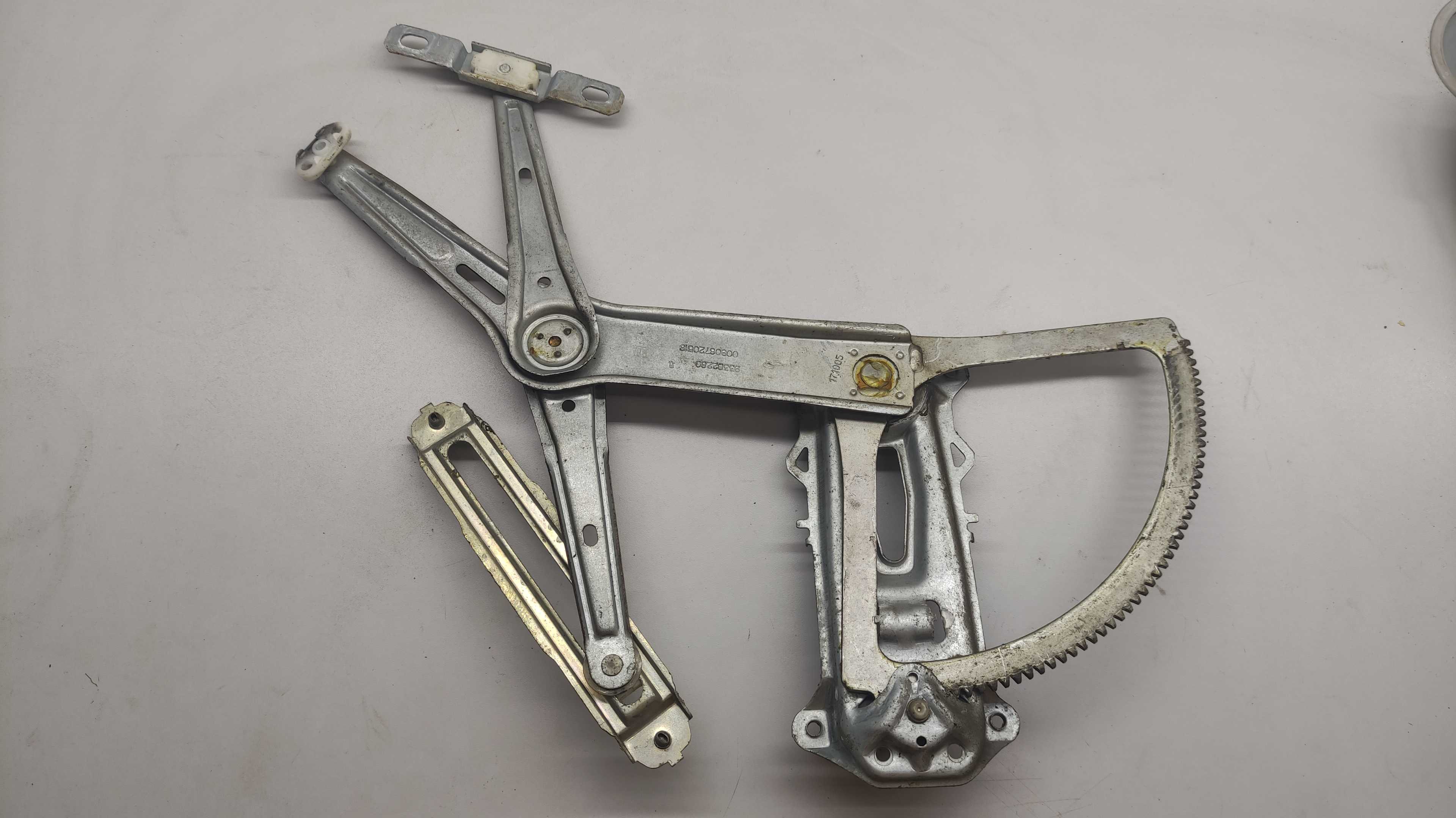Máquina Vidro Manual Dianteira Direita Corsa Montana 3
