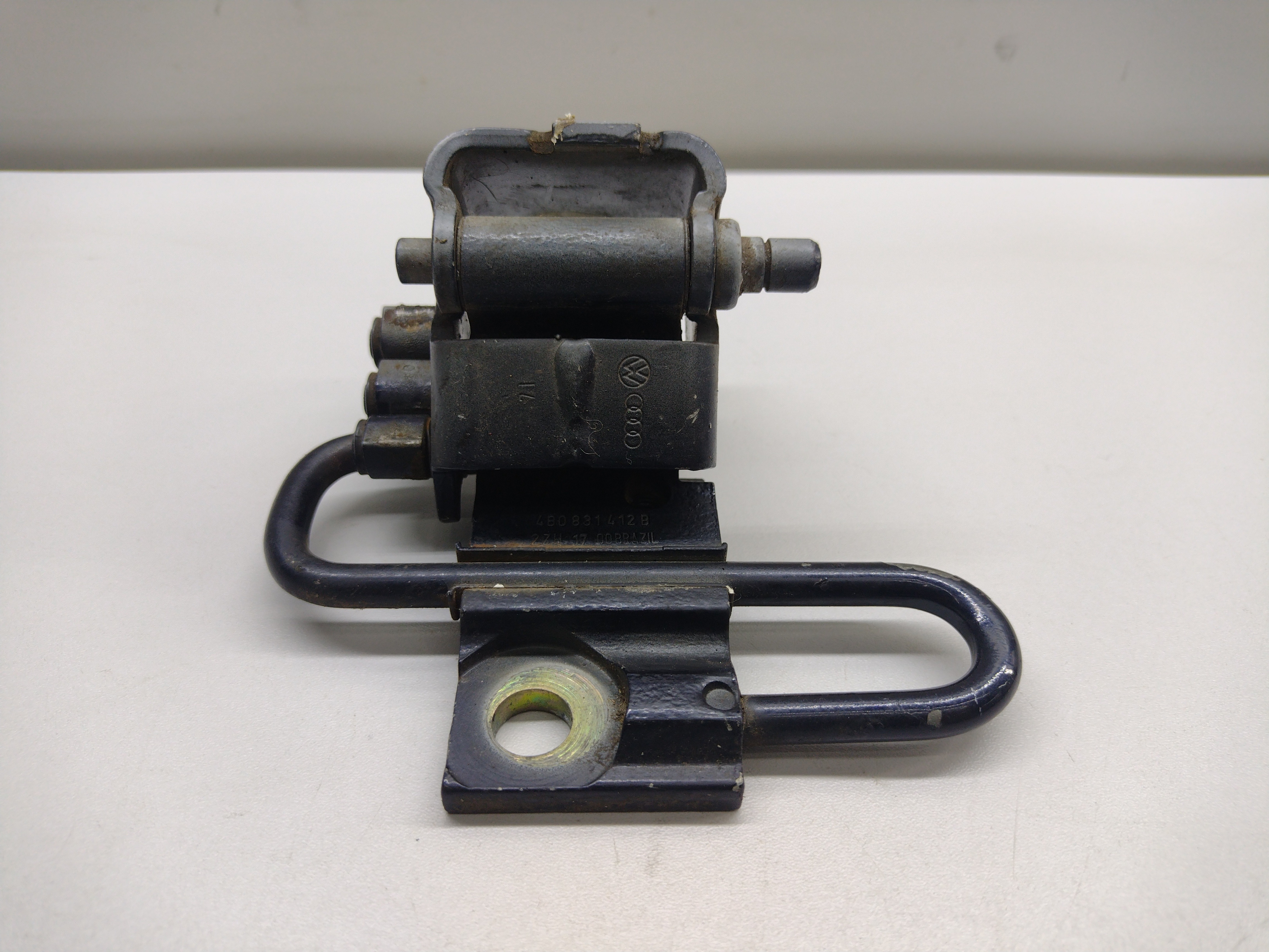 Dobradiça Porta Dianteira Direita Superior Vw Golf 00/05 1