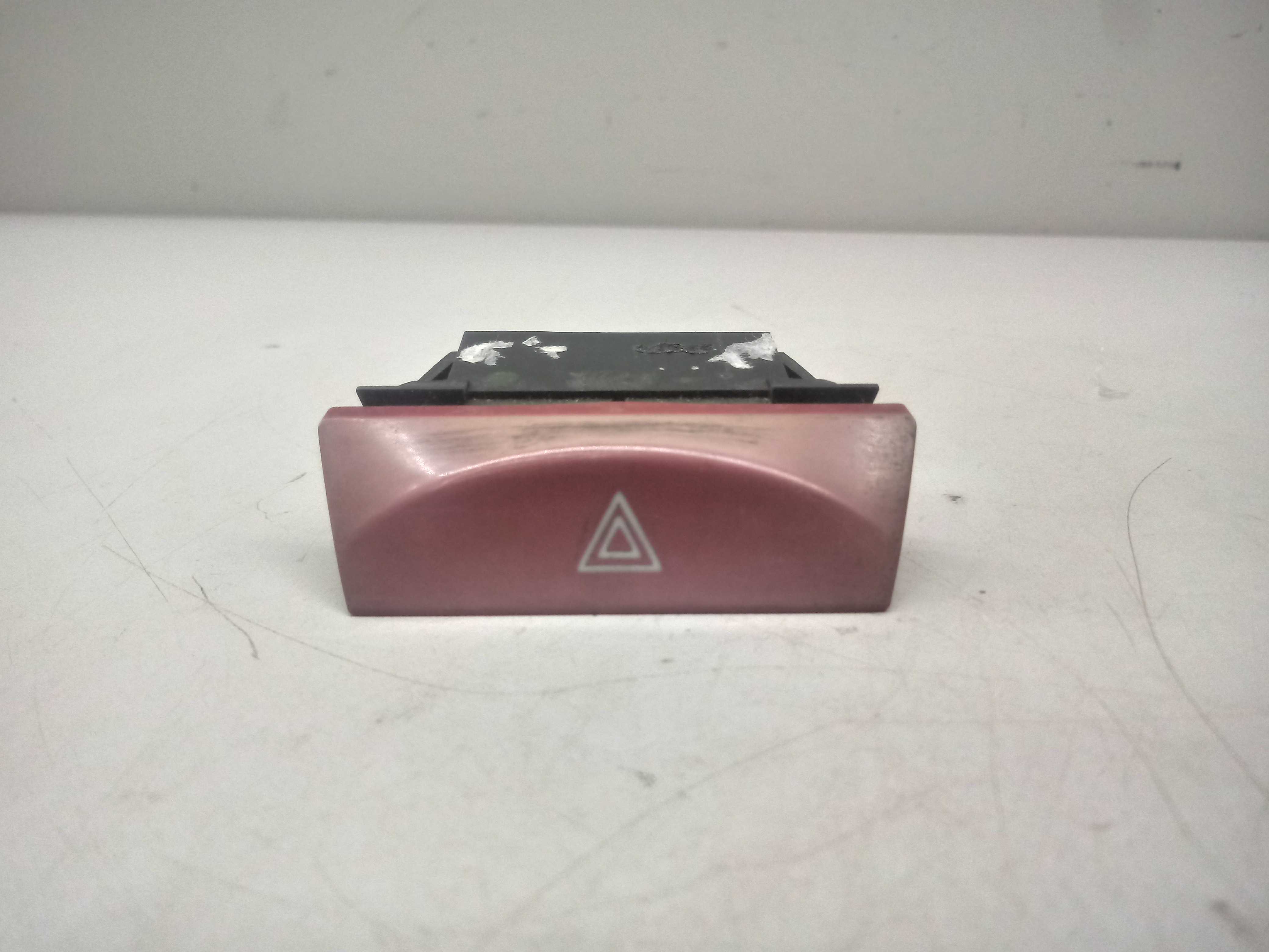 Botao Pisca Alerta Fiat Stilo 03/11 Vermelho 1