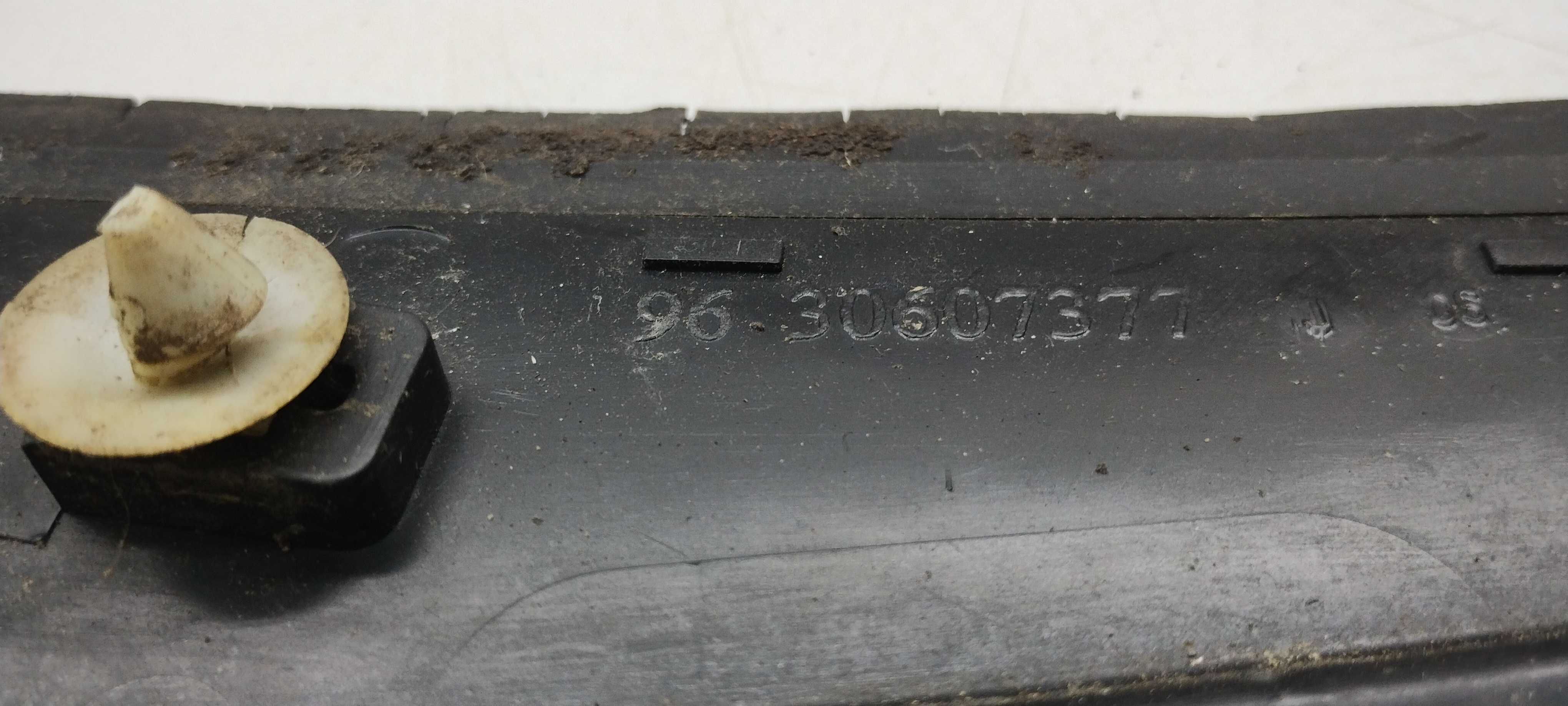 Moldura Churrasqueira Direito Peugeot 206 2007 3