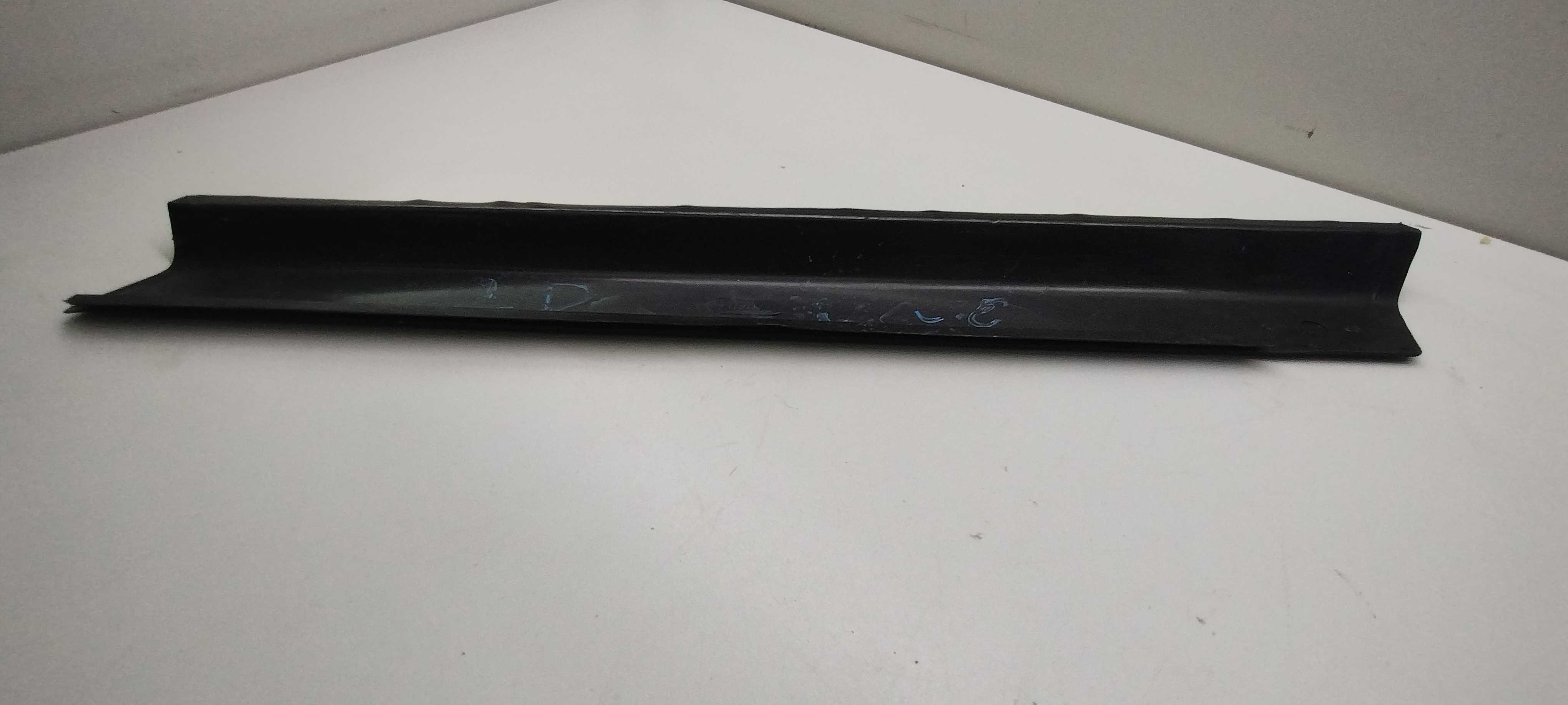 Moldura acabamento L/D fiat uno 2004 2