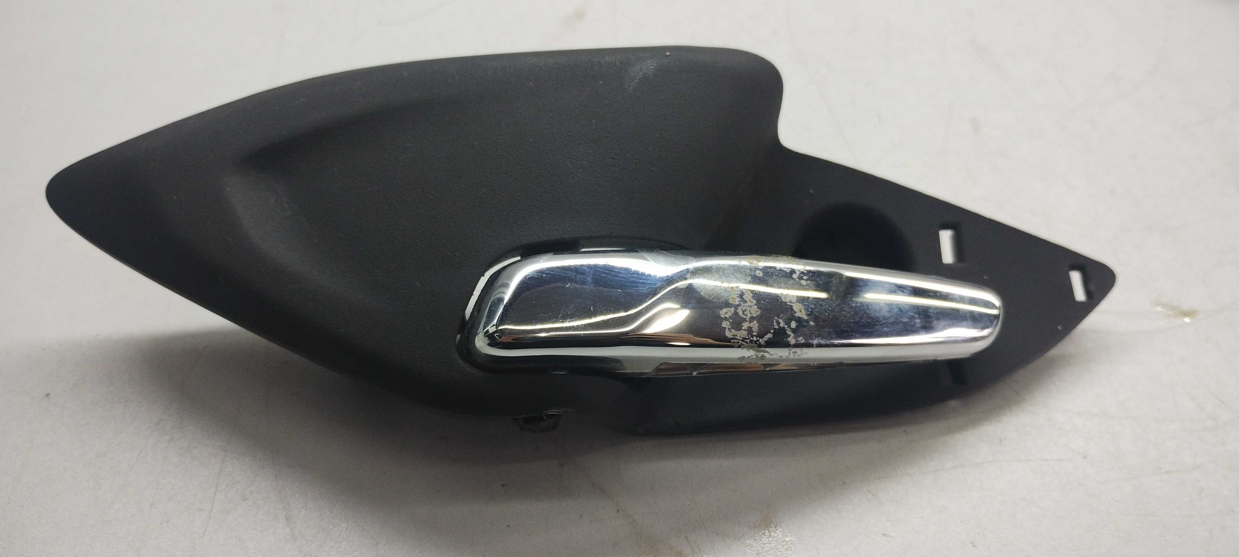 Maçaneta Interna Dianteira Direita Chevrolet Onix 16/19 1