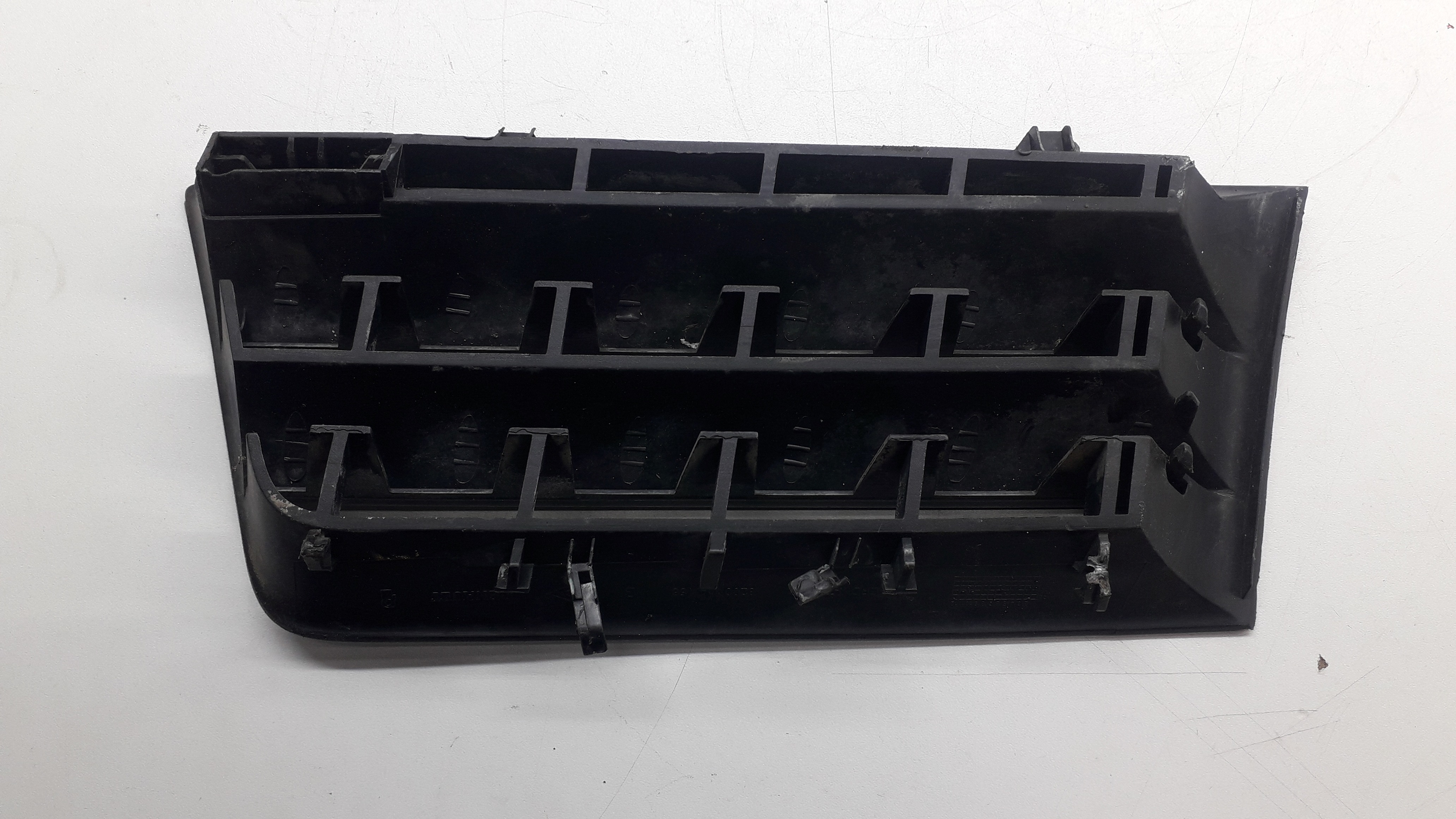 Grade Parachoque Lado Direito Renault Megane 06/12 Preto 6