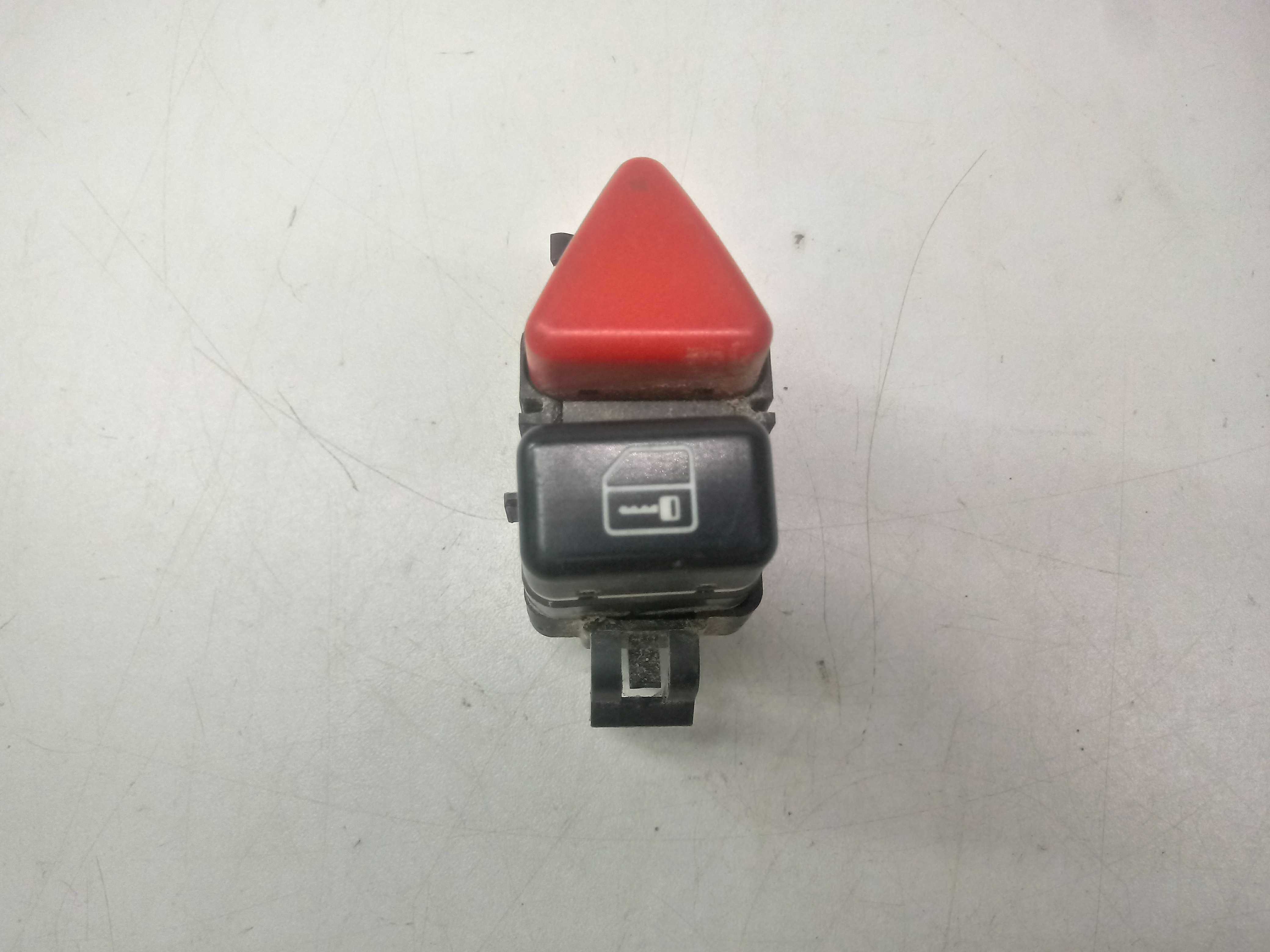 Botao Pisca Alerta Mercedes A190 A160 99/05 1