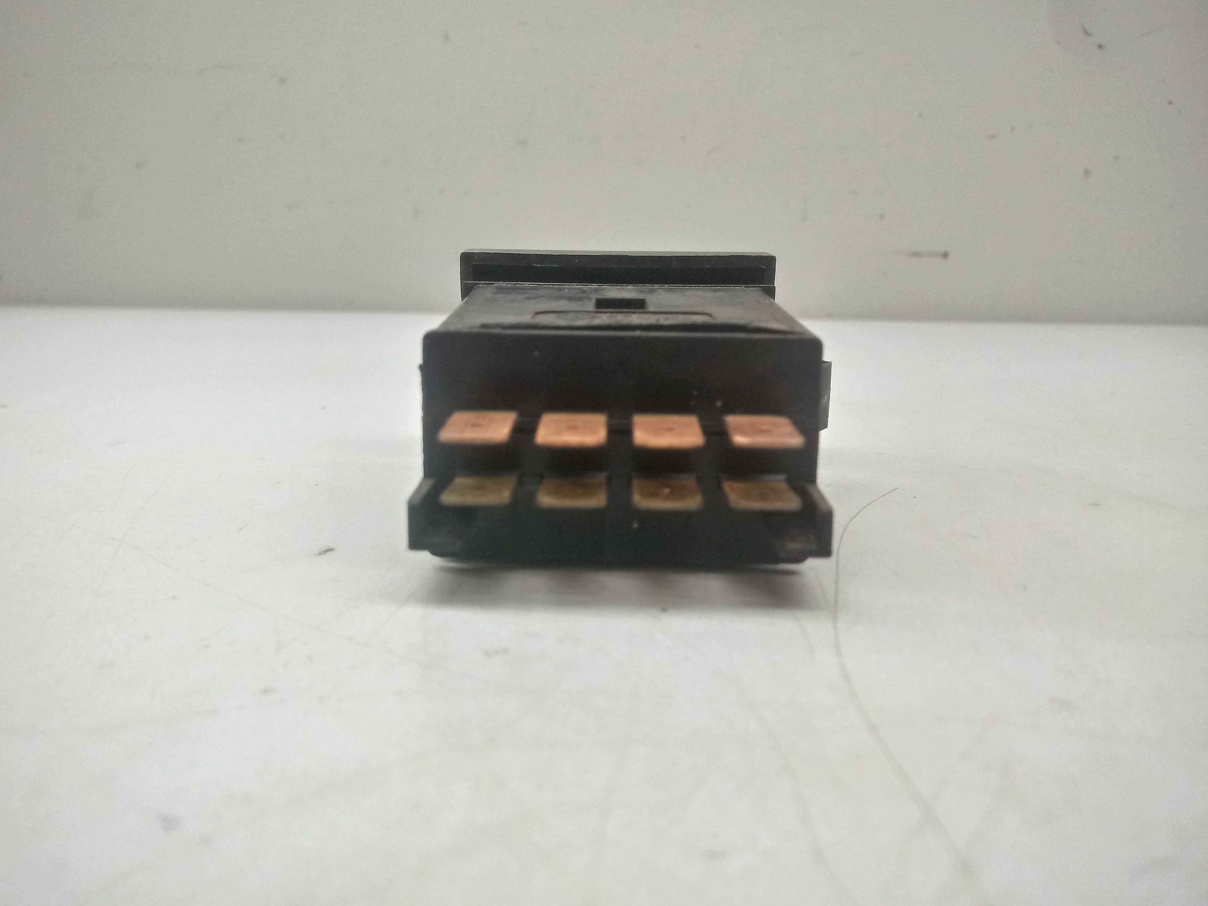 Botao Pisca Alerta Vw Fox 03/10 Preto 3