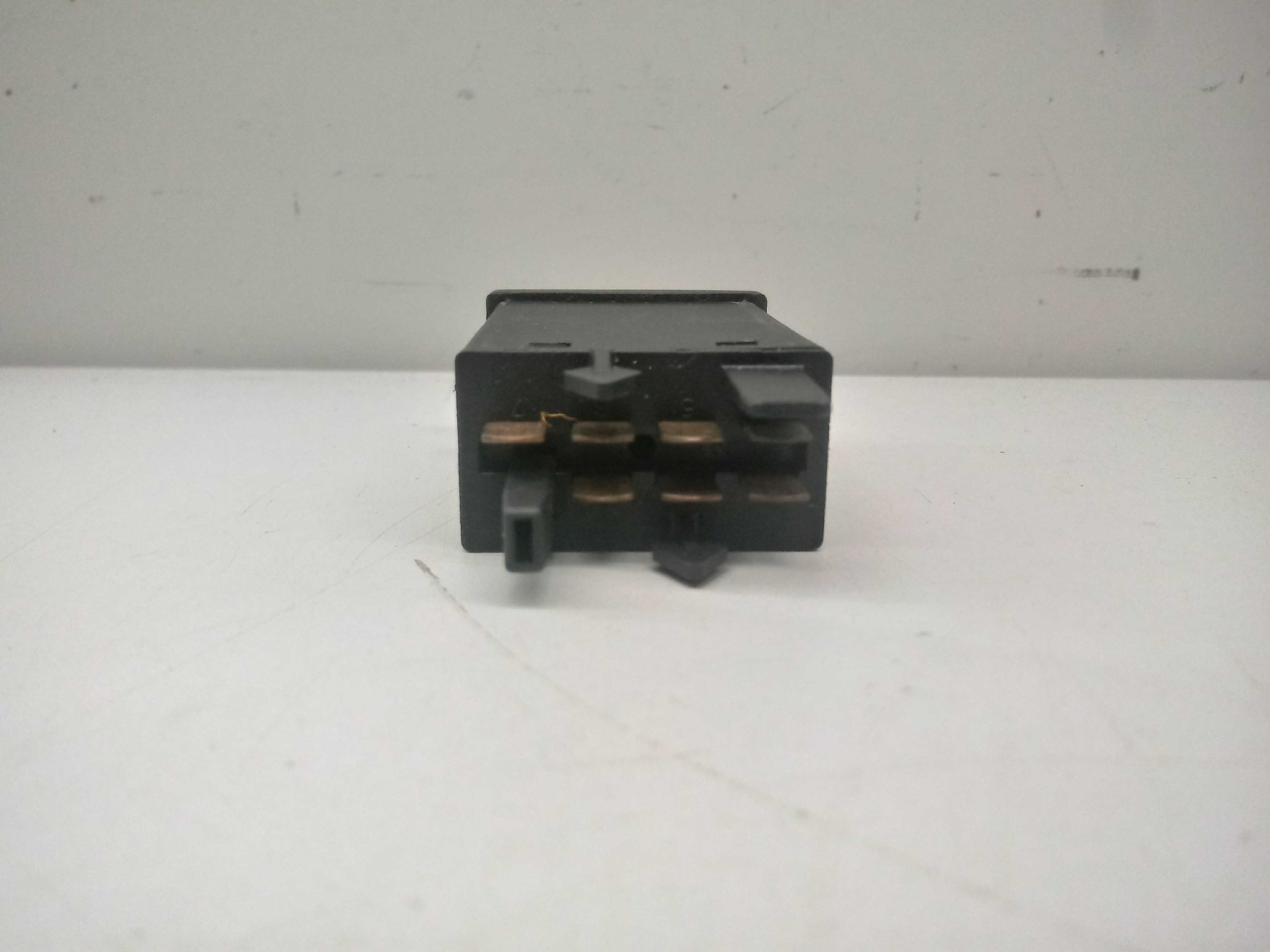 Botao Pisca Alerta Audi A4 95/01 Preto 4