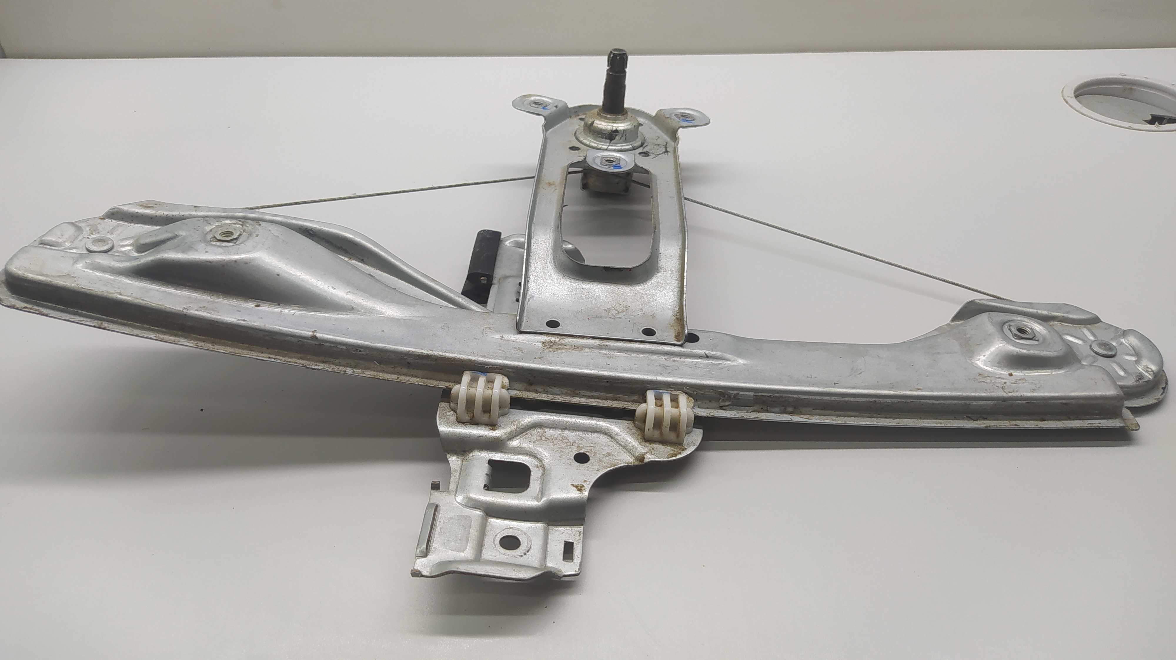 Máquina De Vidro Traseira Esquerda Chevrolet Onix 2014 2