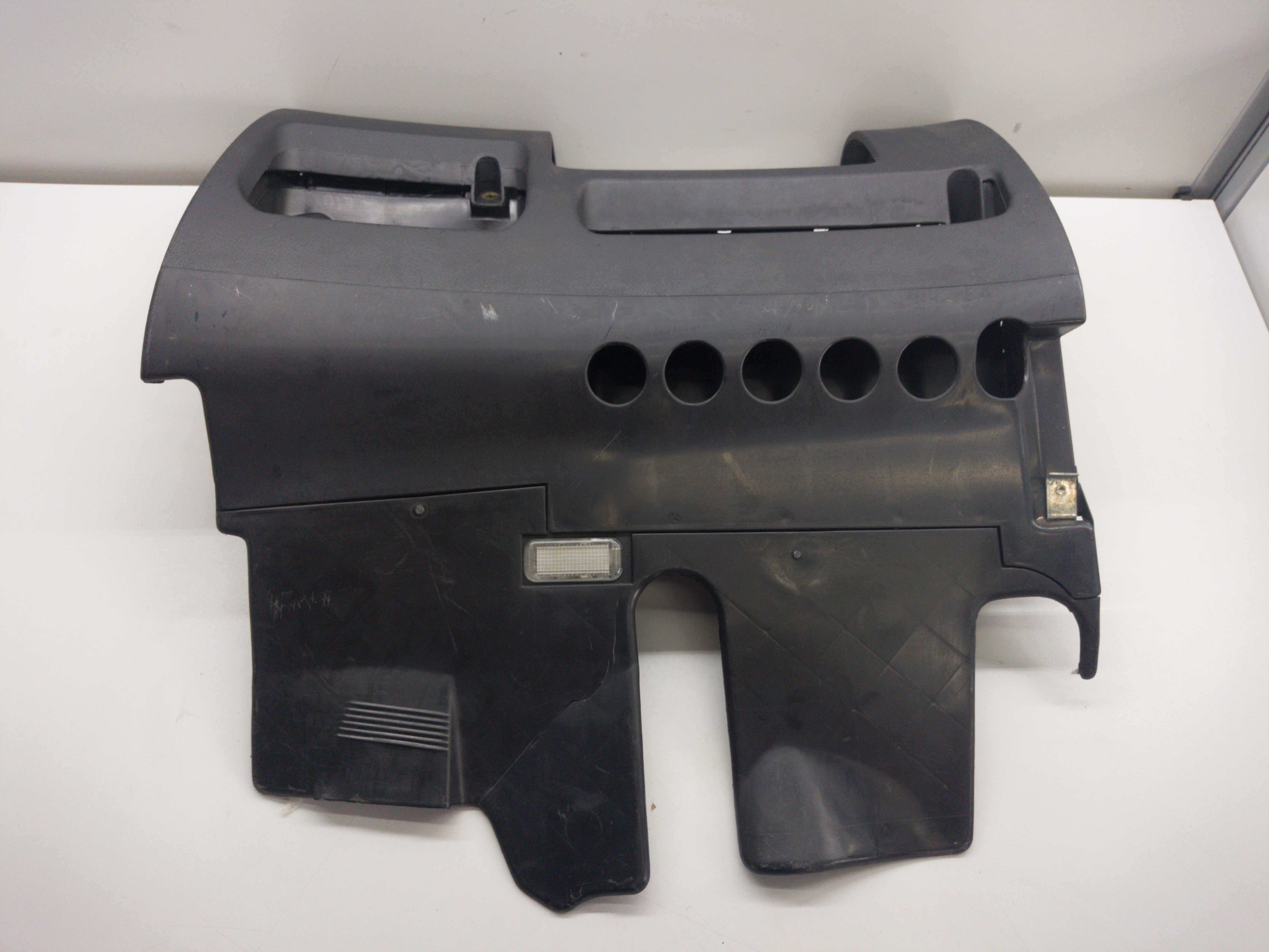 Acabamento Inferior Painel Esquerdo Audi A4 95/99 Avariado 2