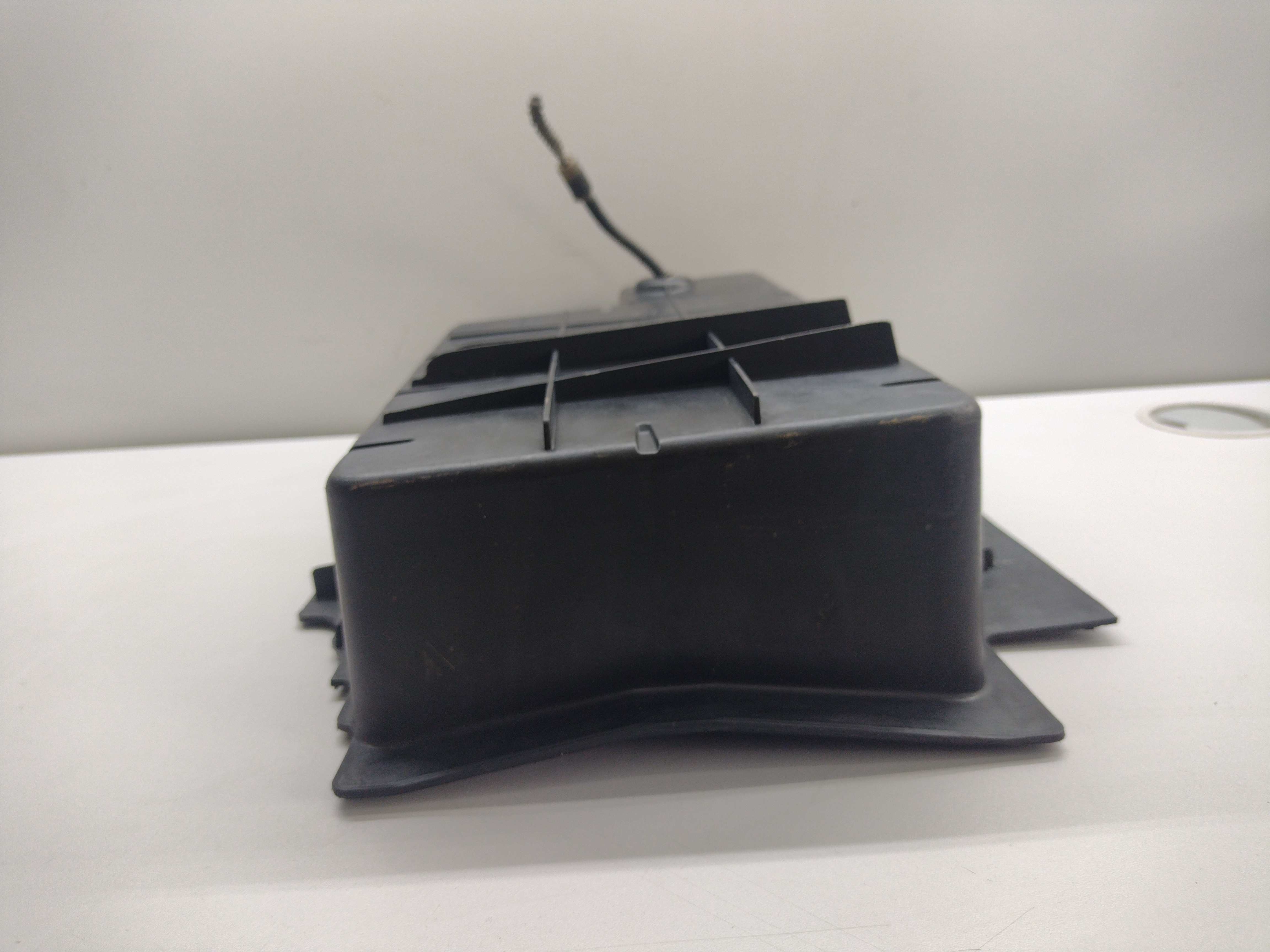 Caixa Suporte Bateria Citroen Xsara Picasso 2006 3