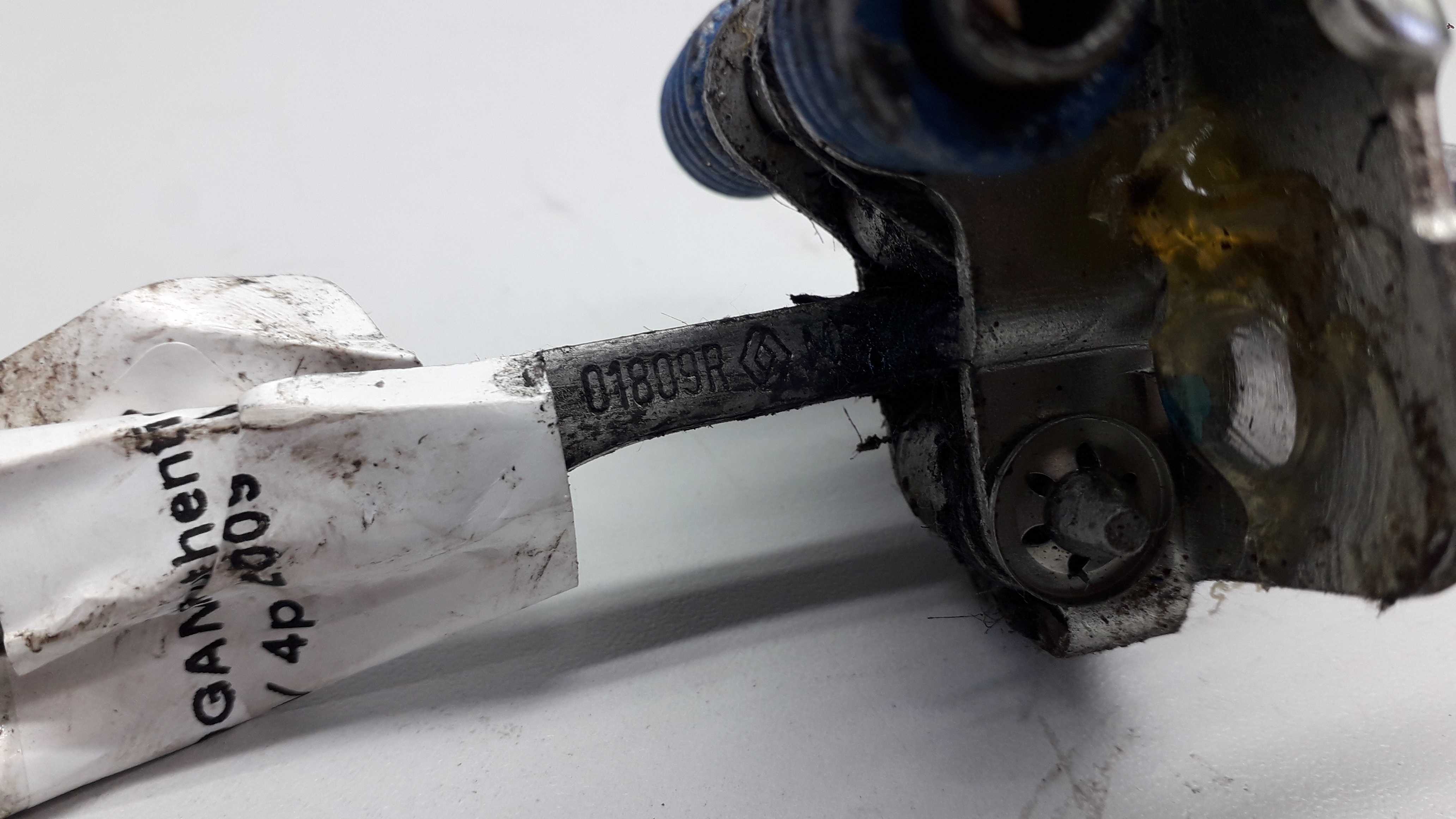 Limitador Porta Dianteira Direita Renault Logan 2009 7