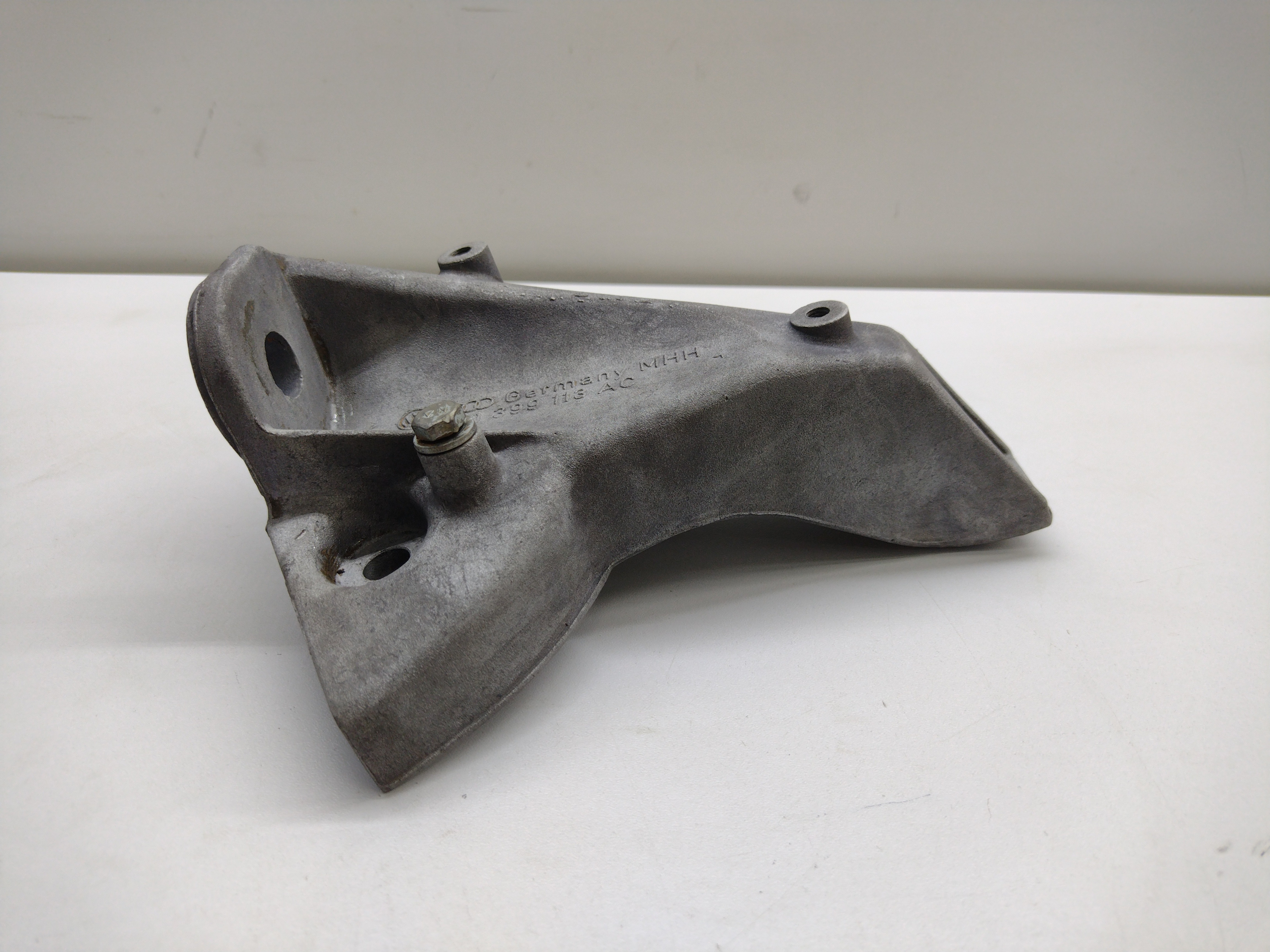 Suporte Esquerdo Câmbio Audi A4 2.4 99/01 2