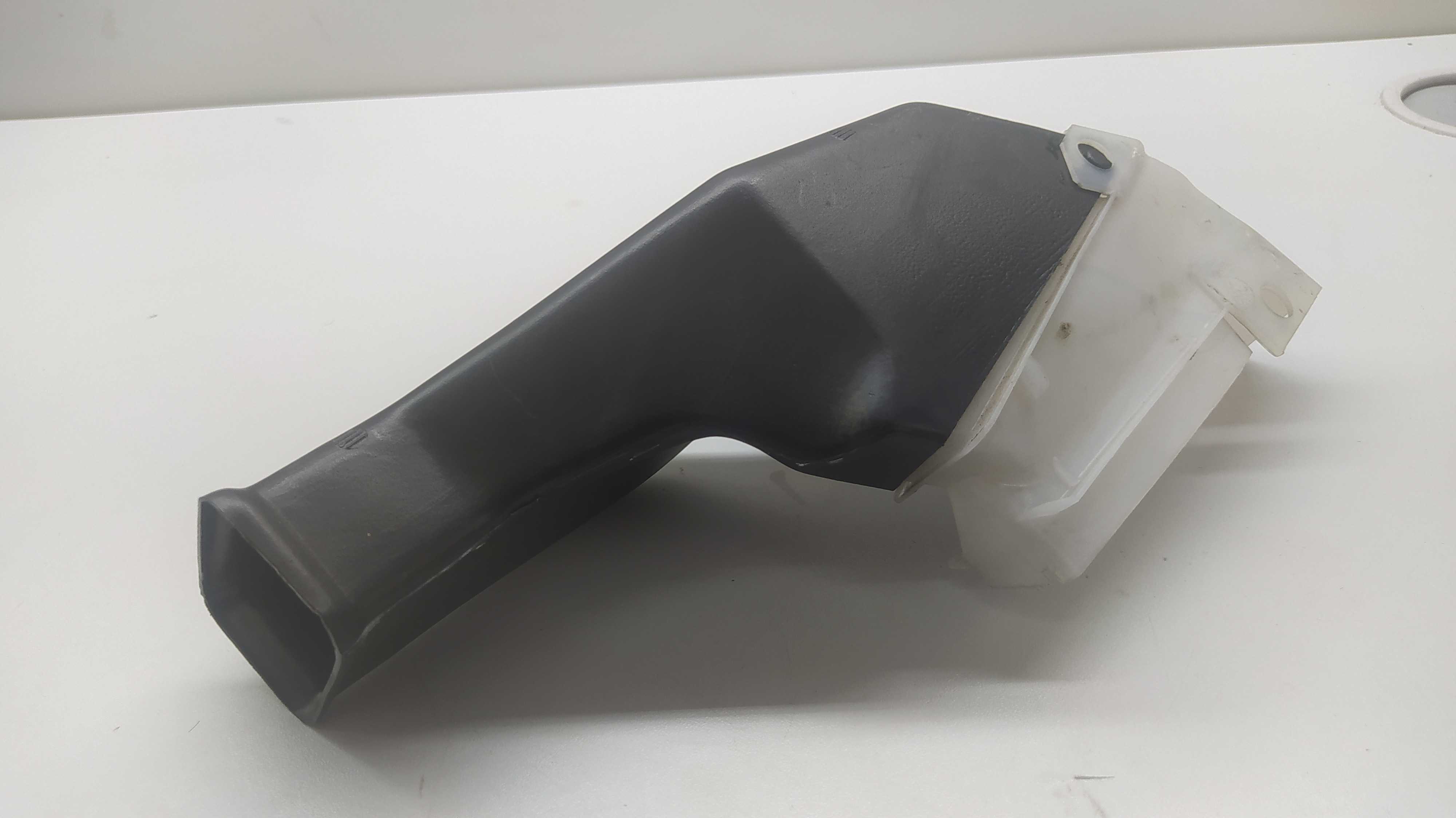 Duto De Ar Difusor Lado Direito Vw Passat 99 4