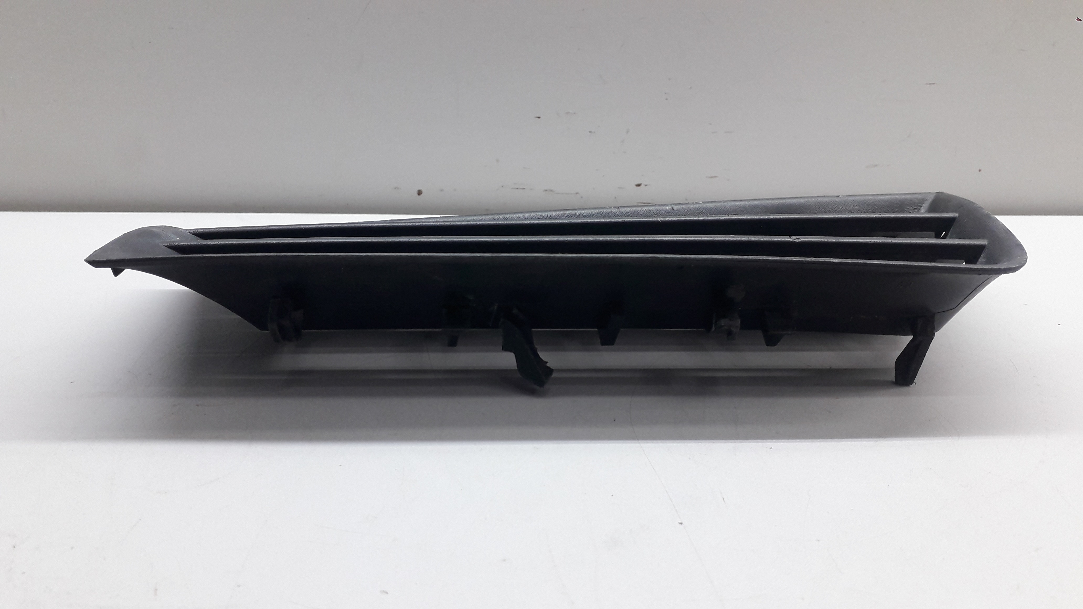 Grade Parachoque Lado Direito Renault Megane 06/12 Preto 4