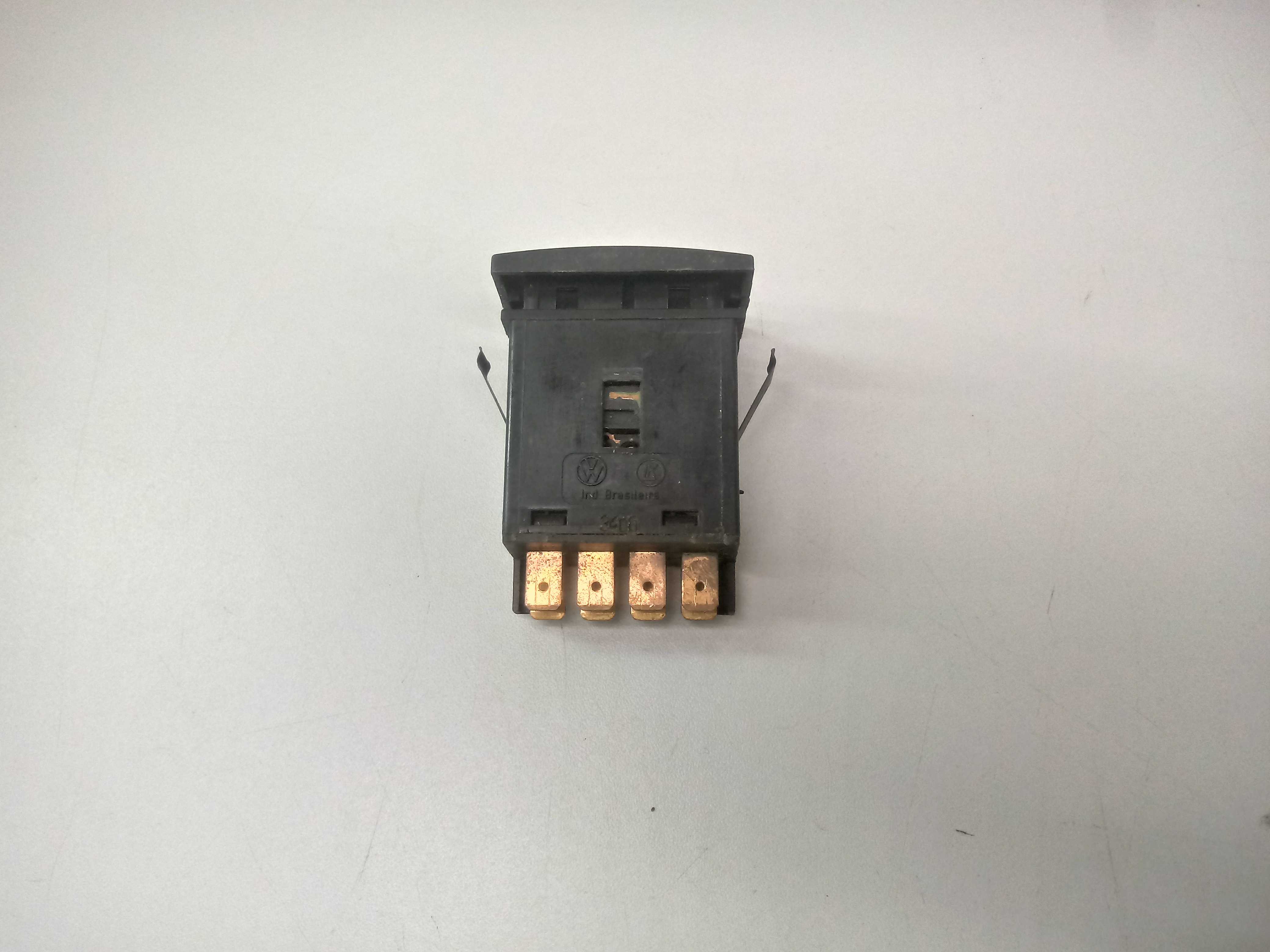 Botao Pisca Alerta Gol Parati Saveiro 98/06 Preto 3