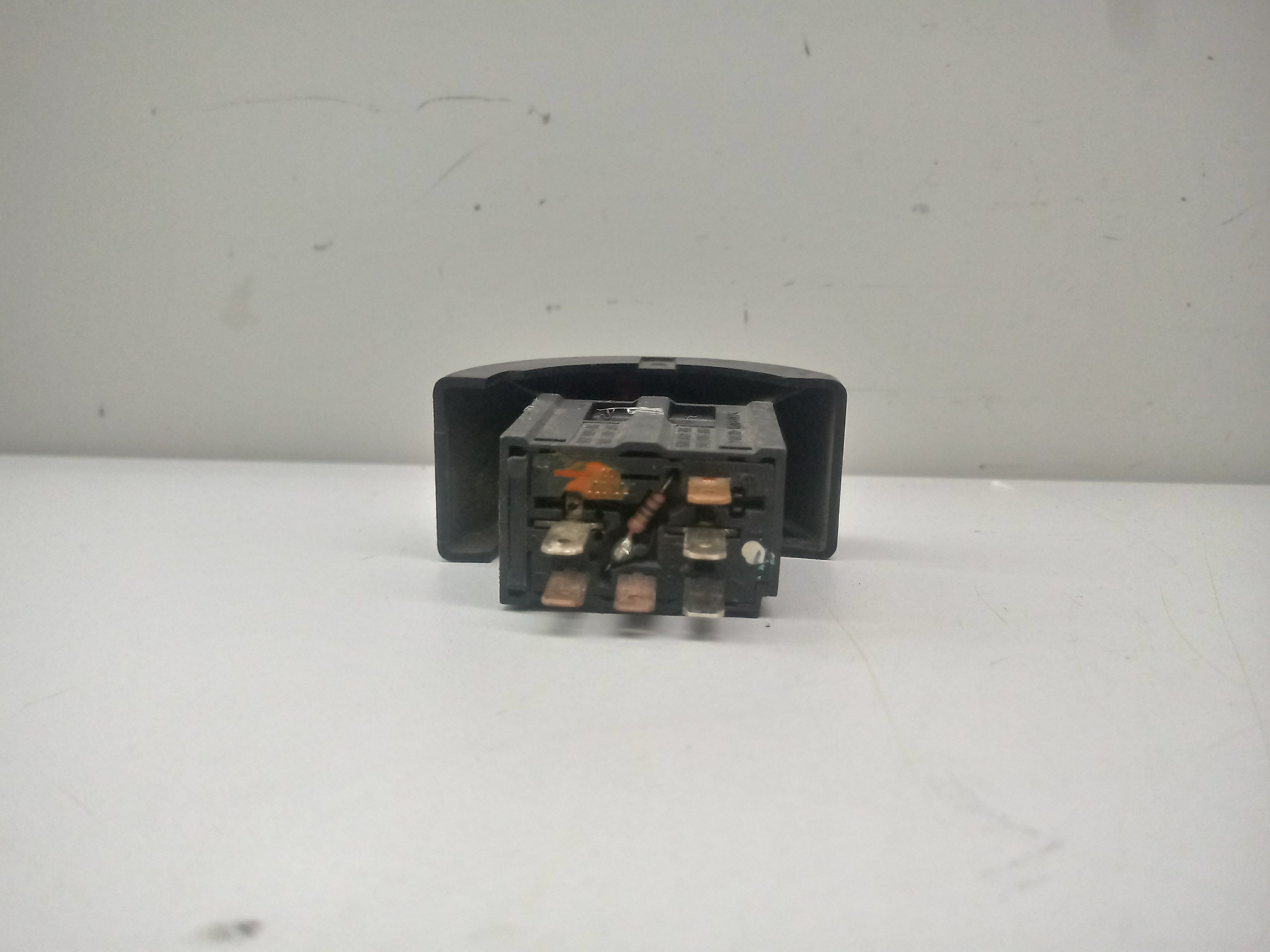 Botao Pisca Alerta Gm Astra 99/12 Preto 3
