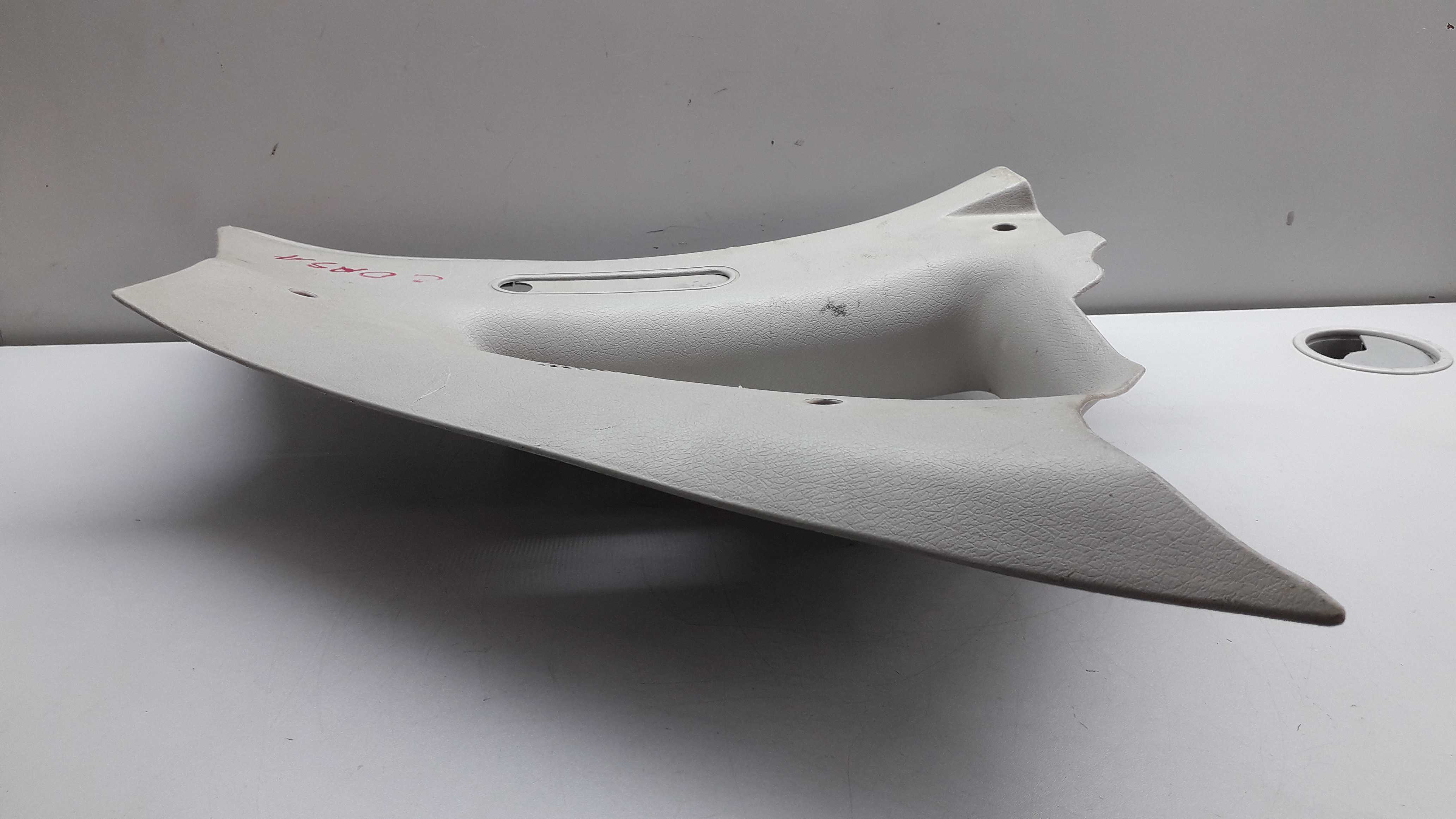 Acabamento Lateral Traseiro Esquerdo Gm Corsa 01/16 2